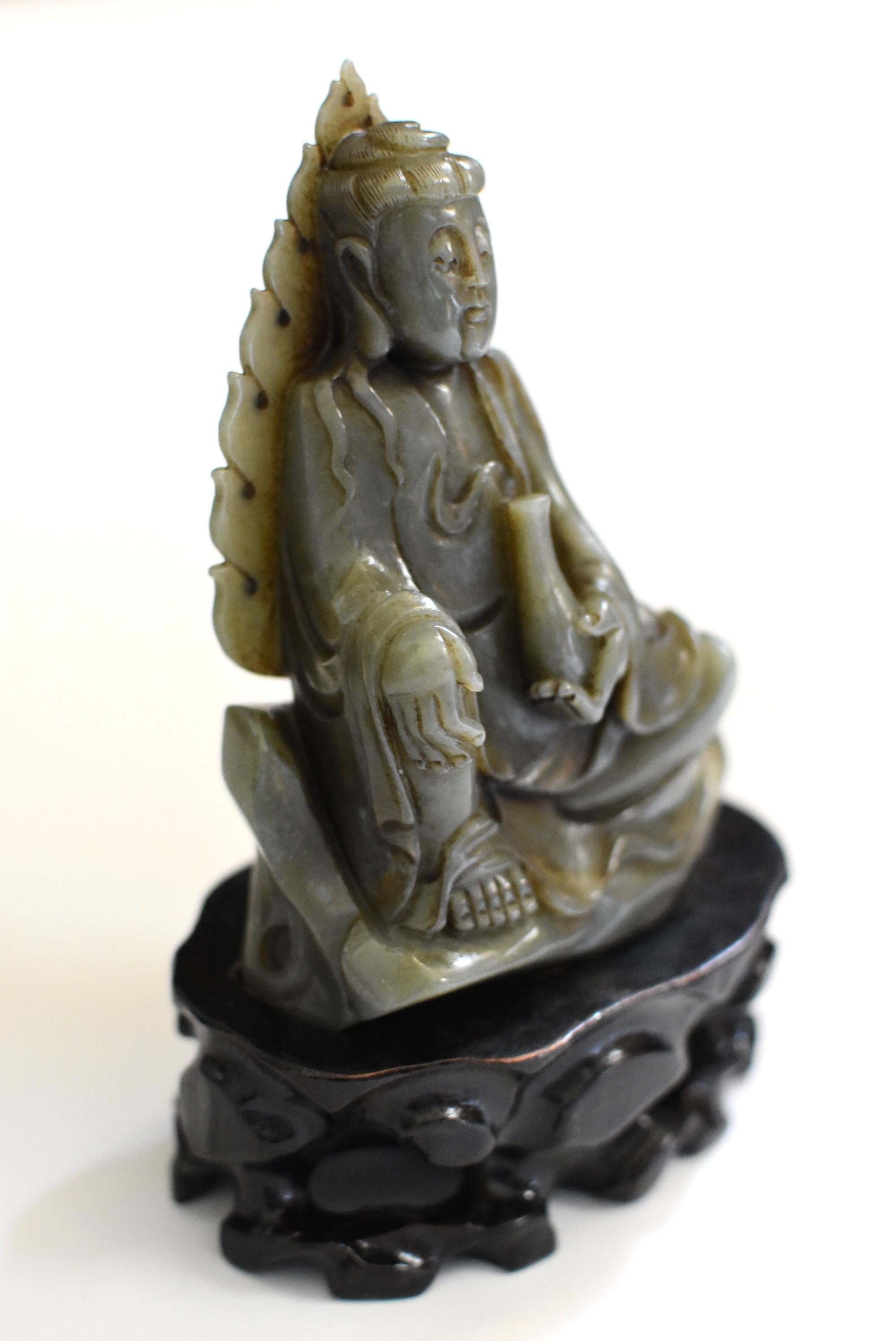 Antique Nephrite Jade Buddha Statue Qing Dynasty For Sale 8