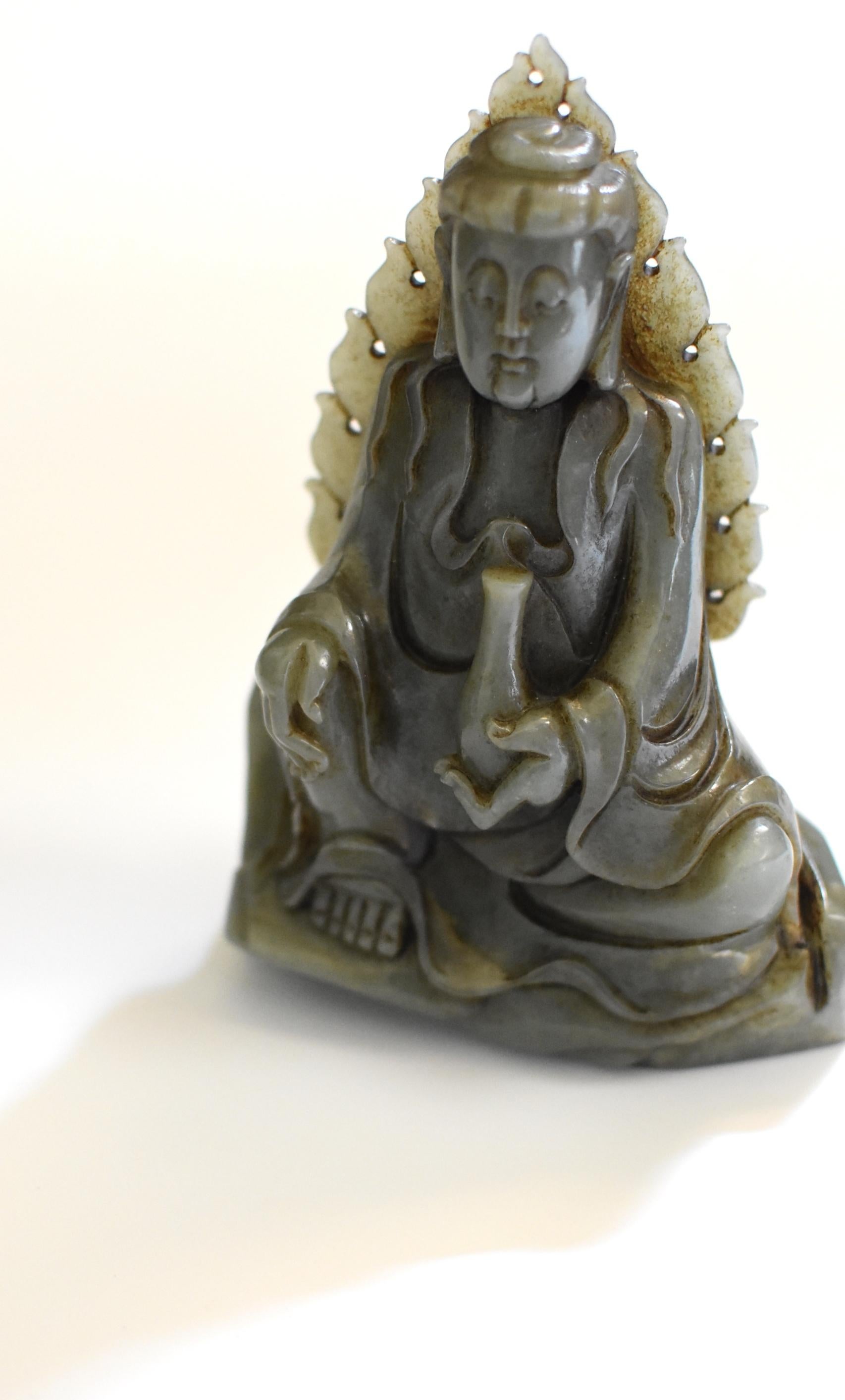 Antique Nephrite Jade Buddha Statue Qing Dynasty For Sale 11