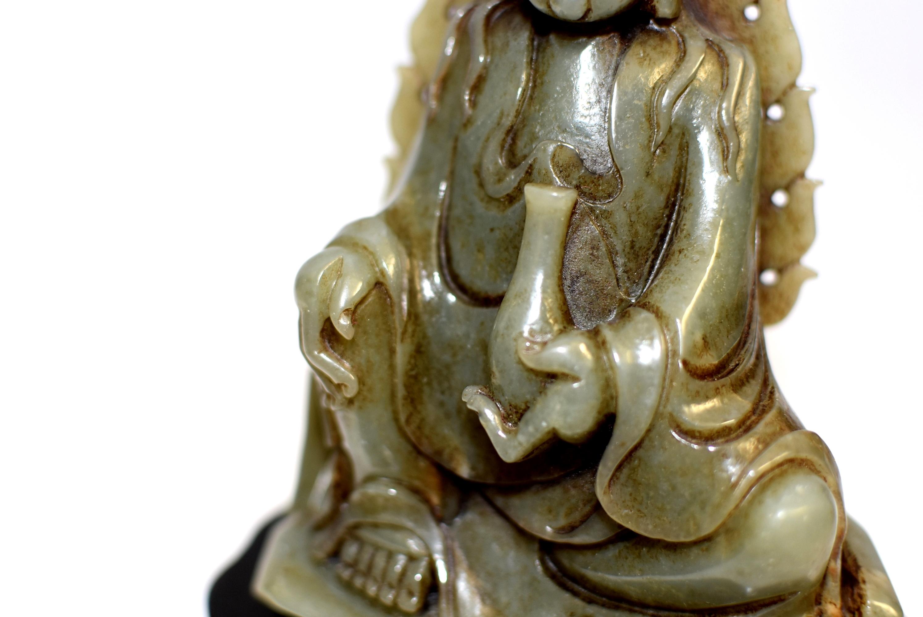 Hand-Carved Antique Nephrite Jade Buddha Statue Qing Dynasty For Sale