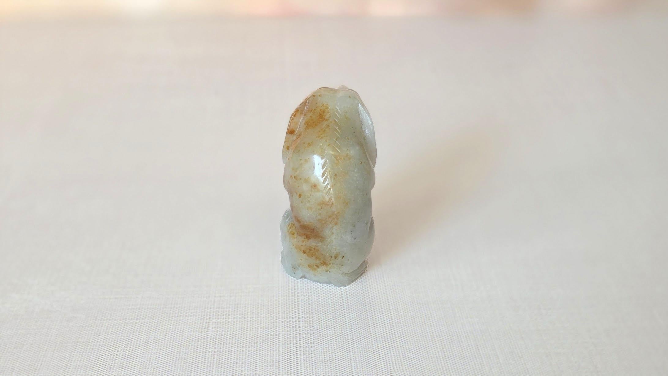 Antike Nephrit-Jade-Hund-Figur Grau-Grün mit rostroten Highlights im Zustand „Hervorragend“ im Angebot in Chesterland, OH