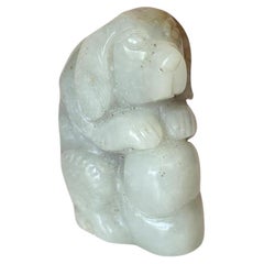 Antike Nephrit-Jade-Hund-Figur Grau-Grün mit rostroten Highlights