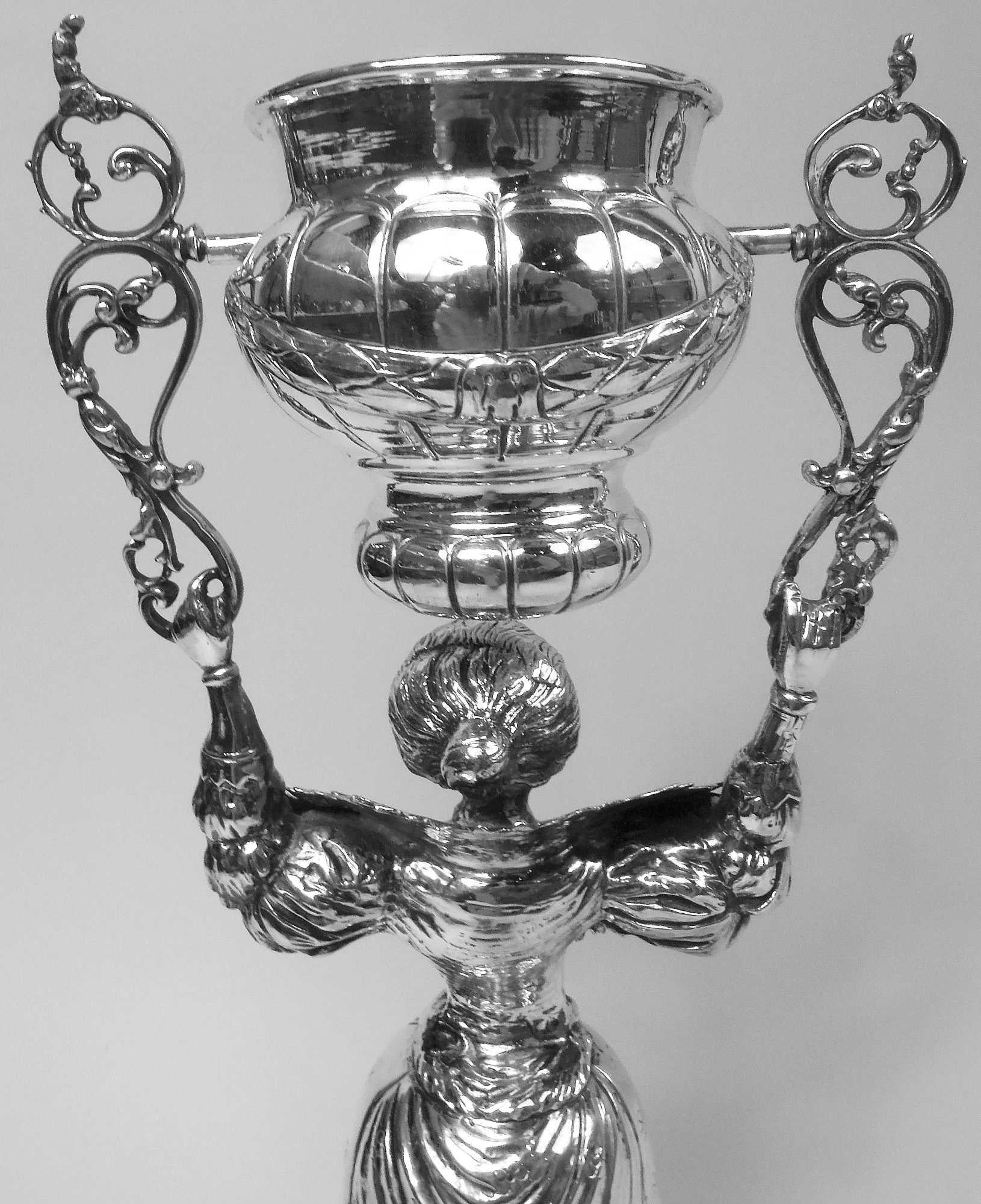 Antiker Neresheimer Hanau Silber-Hochzeitsbecher mit Barock Dame aus Silber (20. Jahrhundert) im Angebot
