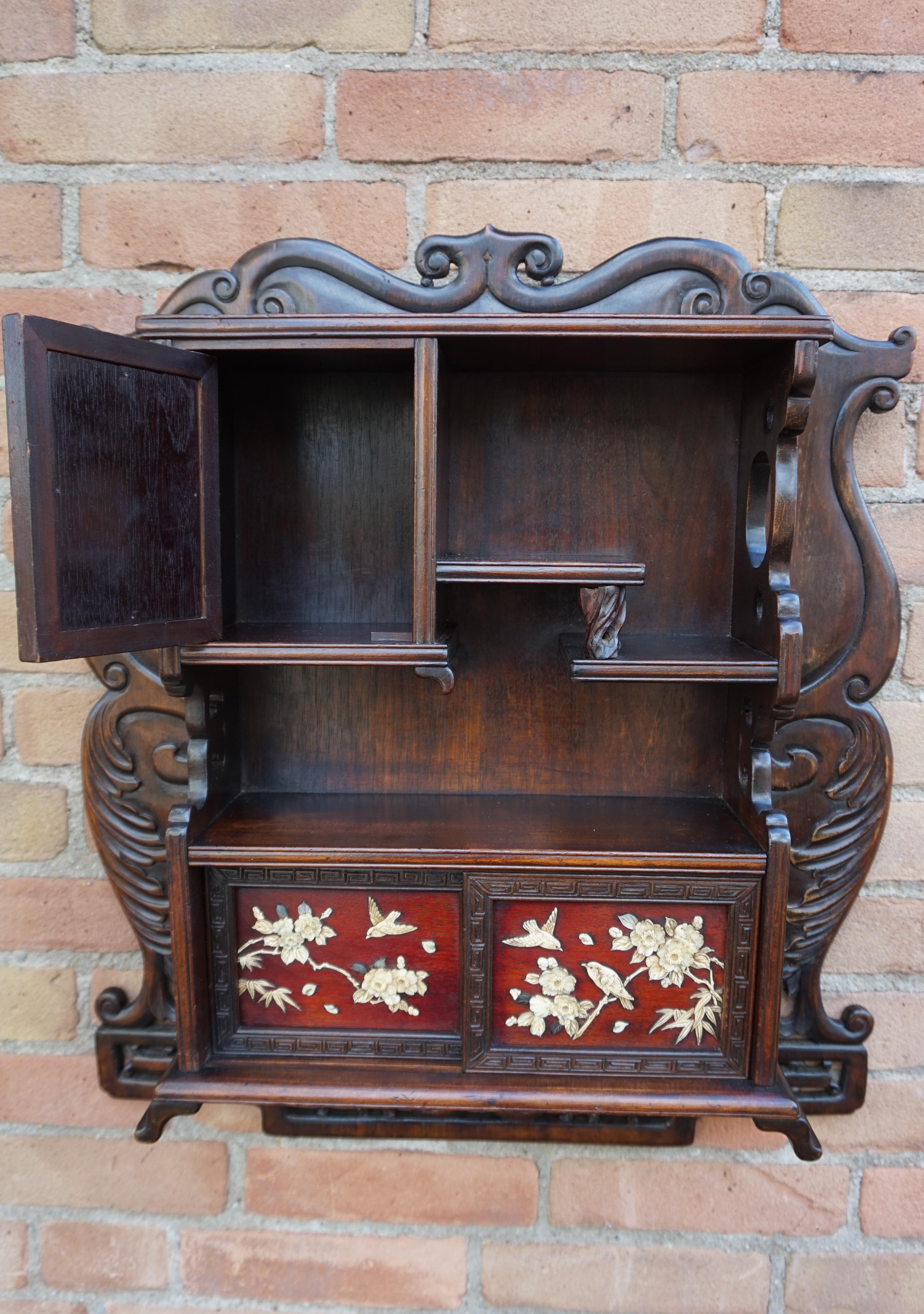 Antique Netsuke Wall Display Cabinet w. Hand Carved Inlaid Bird & Flower Motifs In Good Condition For Sale In Lisse, NL