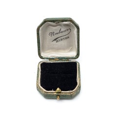 Antike Neubauer-Schatulle für Broschen oder Anhänger in der Farbe „Menton French Green“