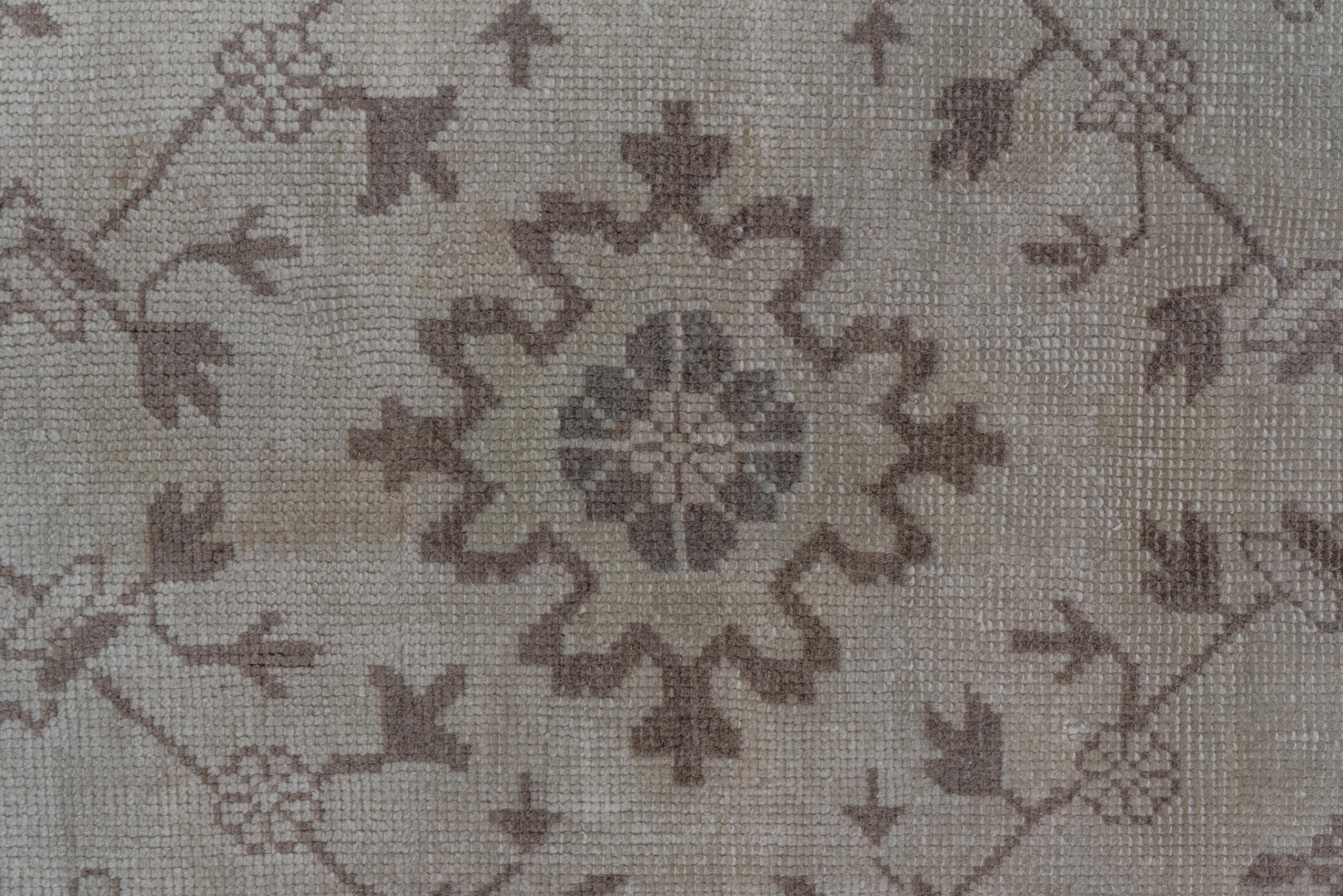 Antique Neutral Oushak Square Rug, circa 1920s, Neutral Palette In Good Condition In New York, NY