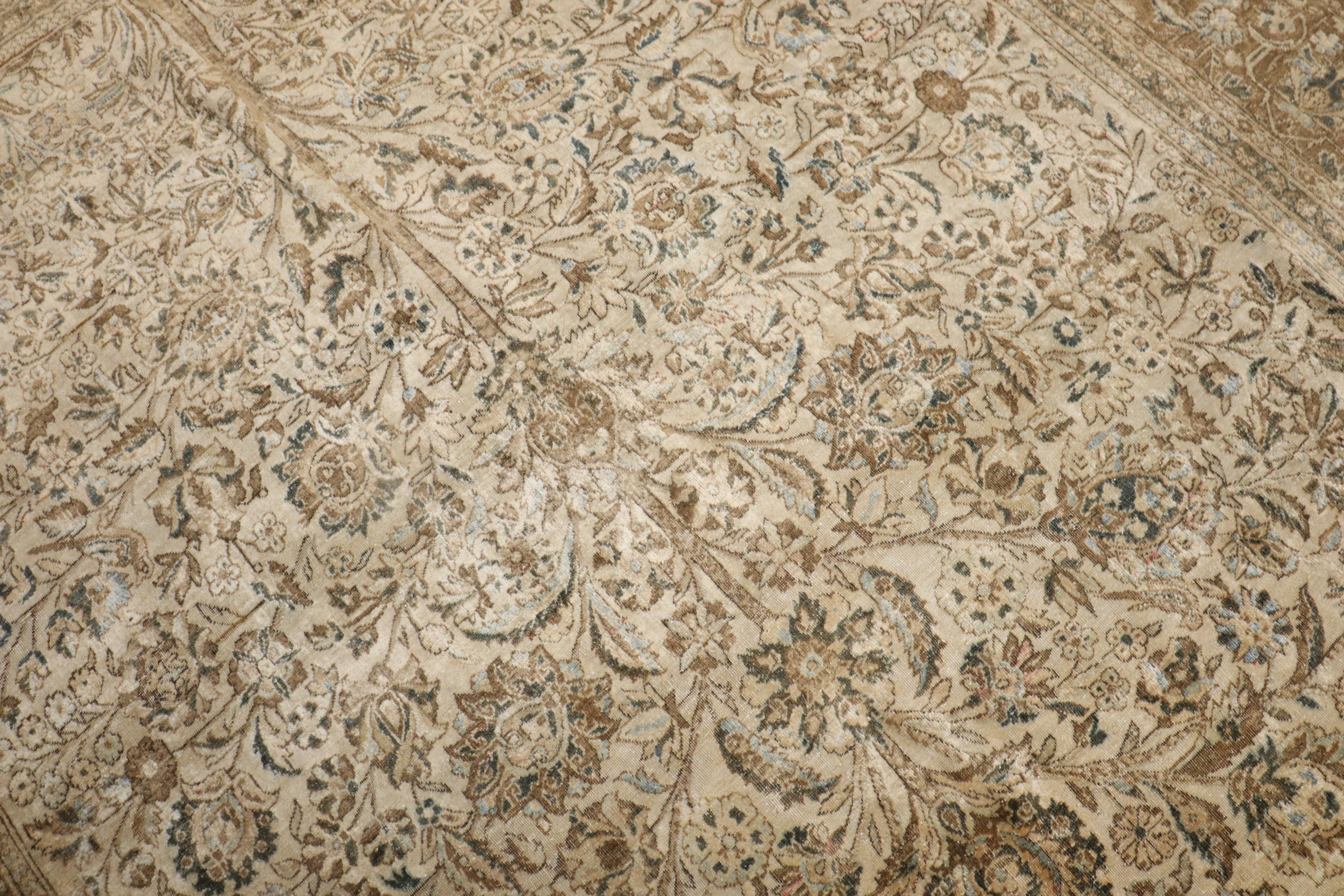 Antiker, neutraler, persischer Kashan-Teppich (Wolle) im Angebot