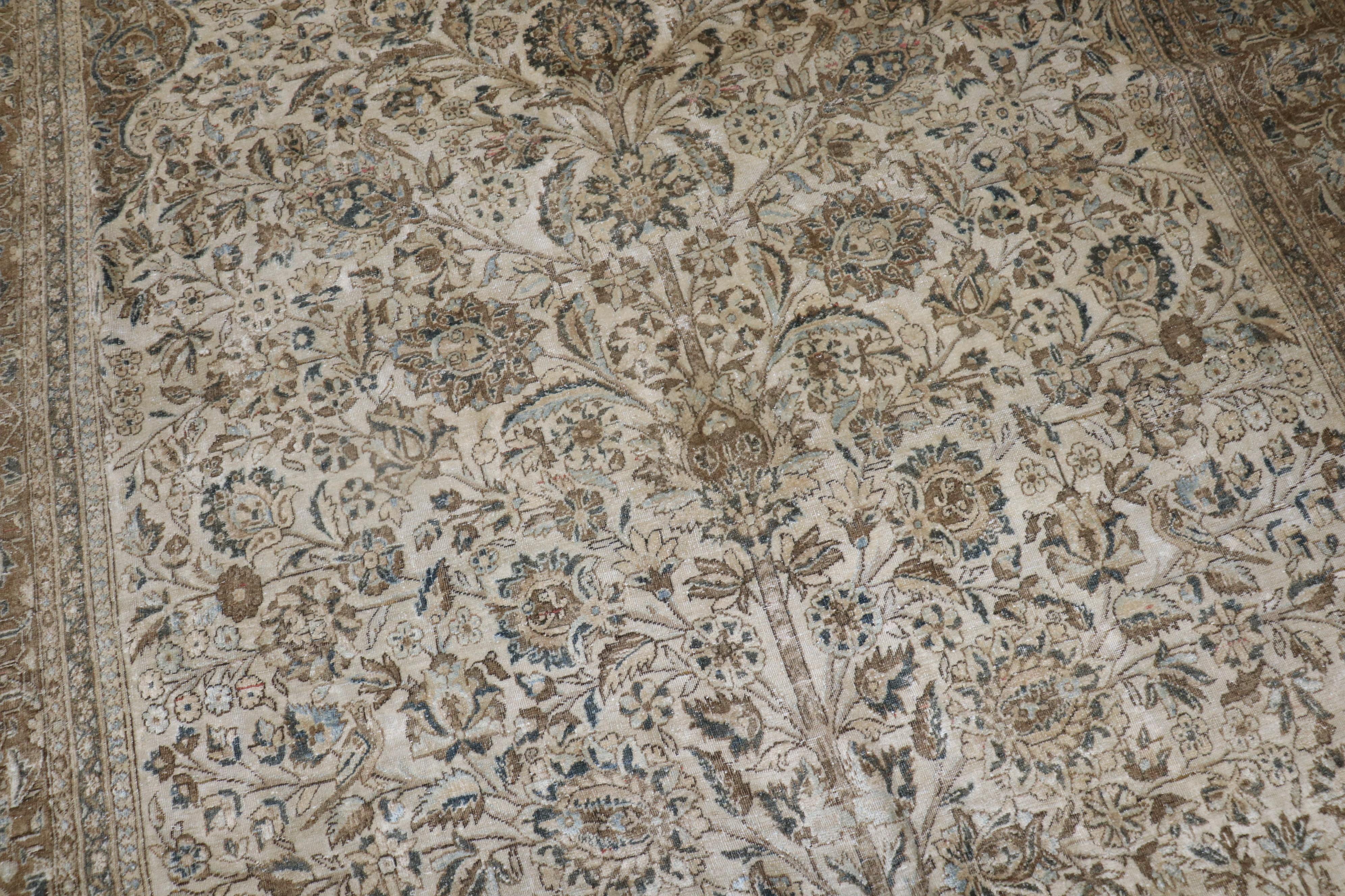 Antiker, neutraler, persischer Kashan-Teppich im Angebot 1