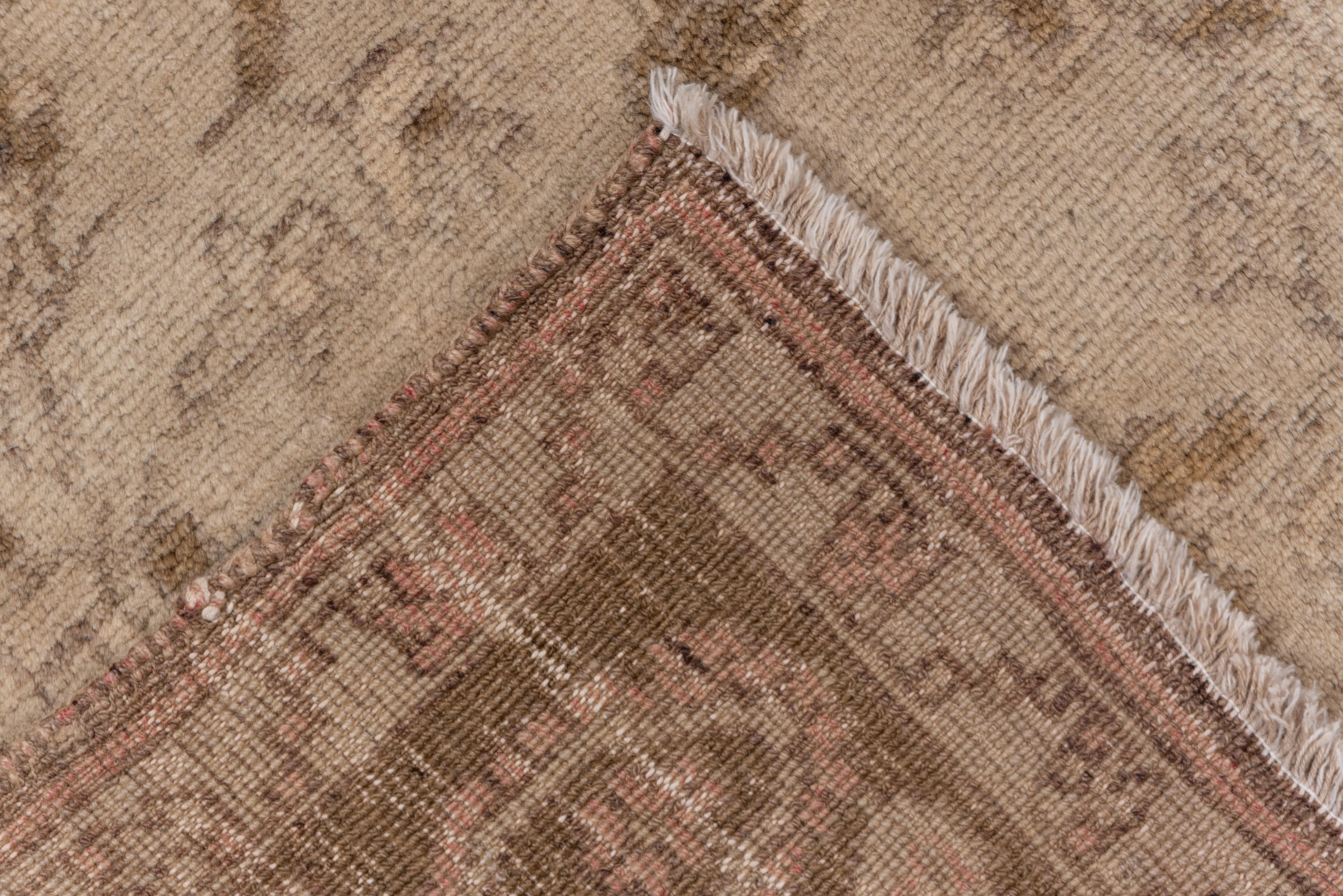 Milieu du XXe siècle Ancien tapis turc neutre et neutre d'Oushak, vers 1930 en vente