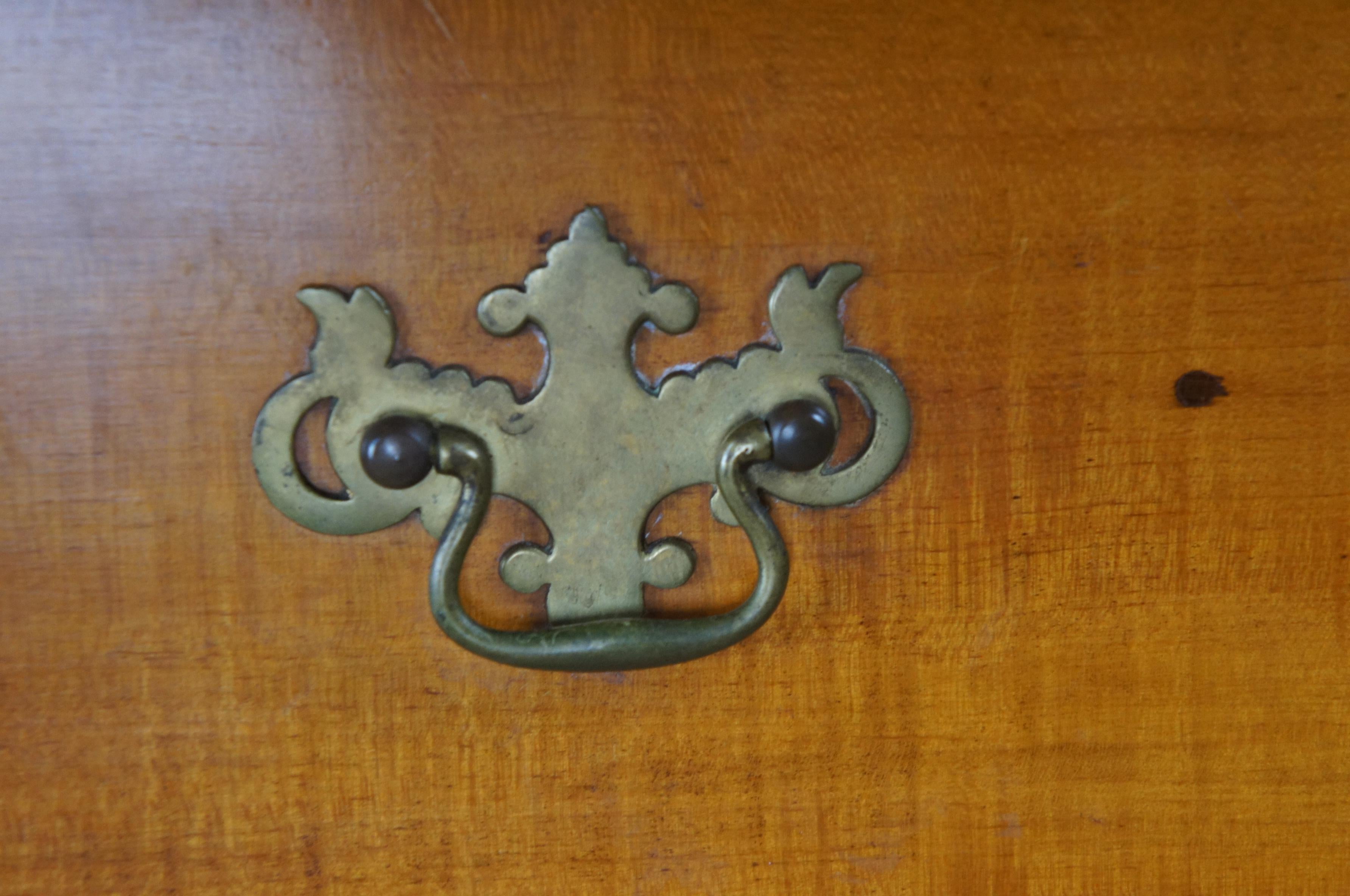 Ancien bureau secrétaire Chippendale en érable madré de la Nouvelle-Angleterre en vente 9