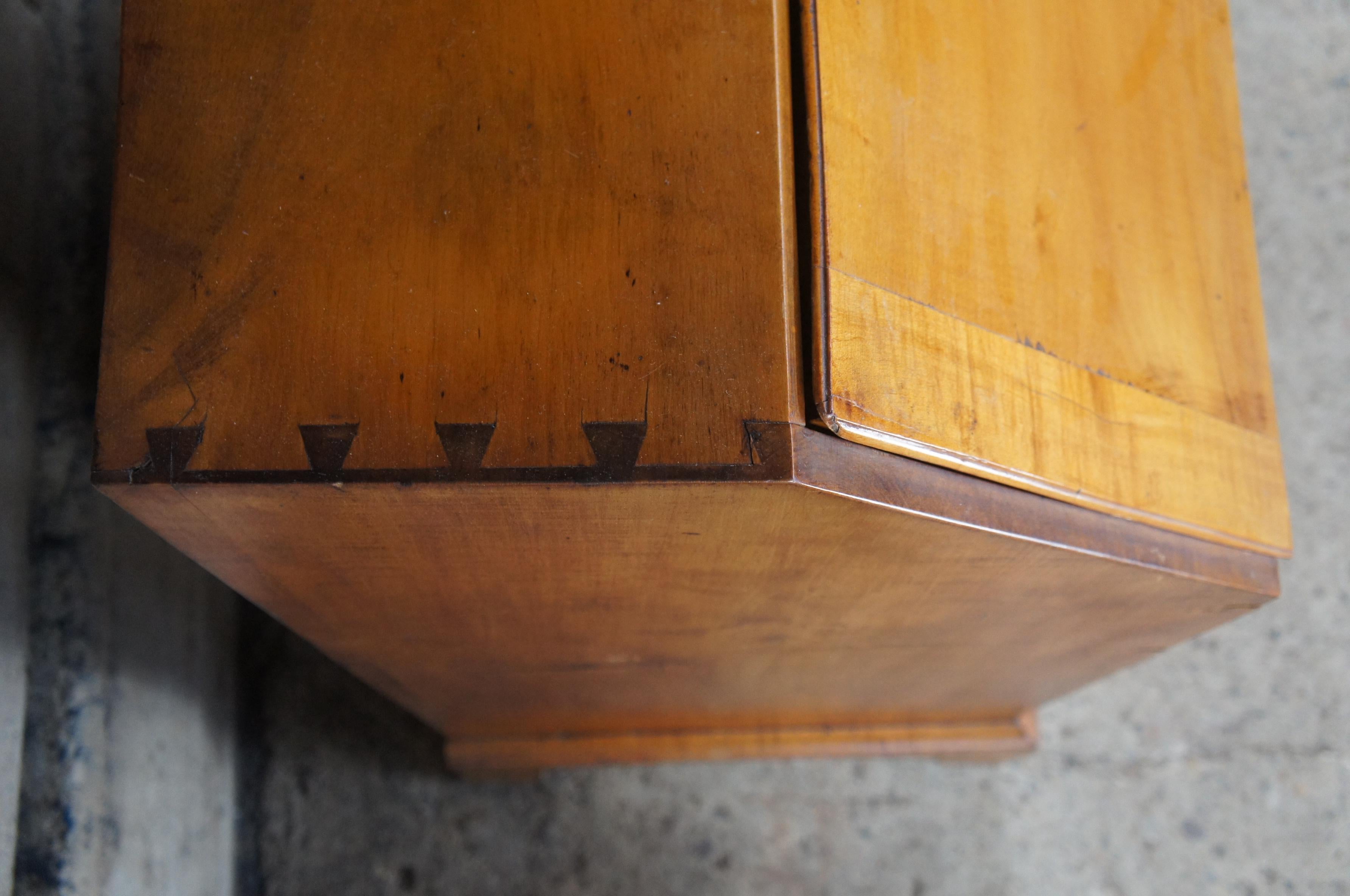 Ancien bureau secrétaire Chippendale en érable madré de la Nouvelle-Angleterre en vente 2