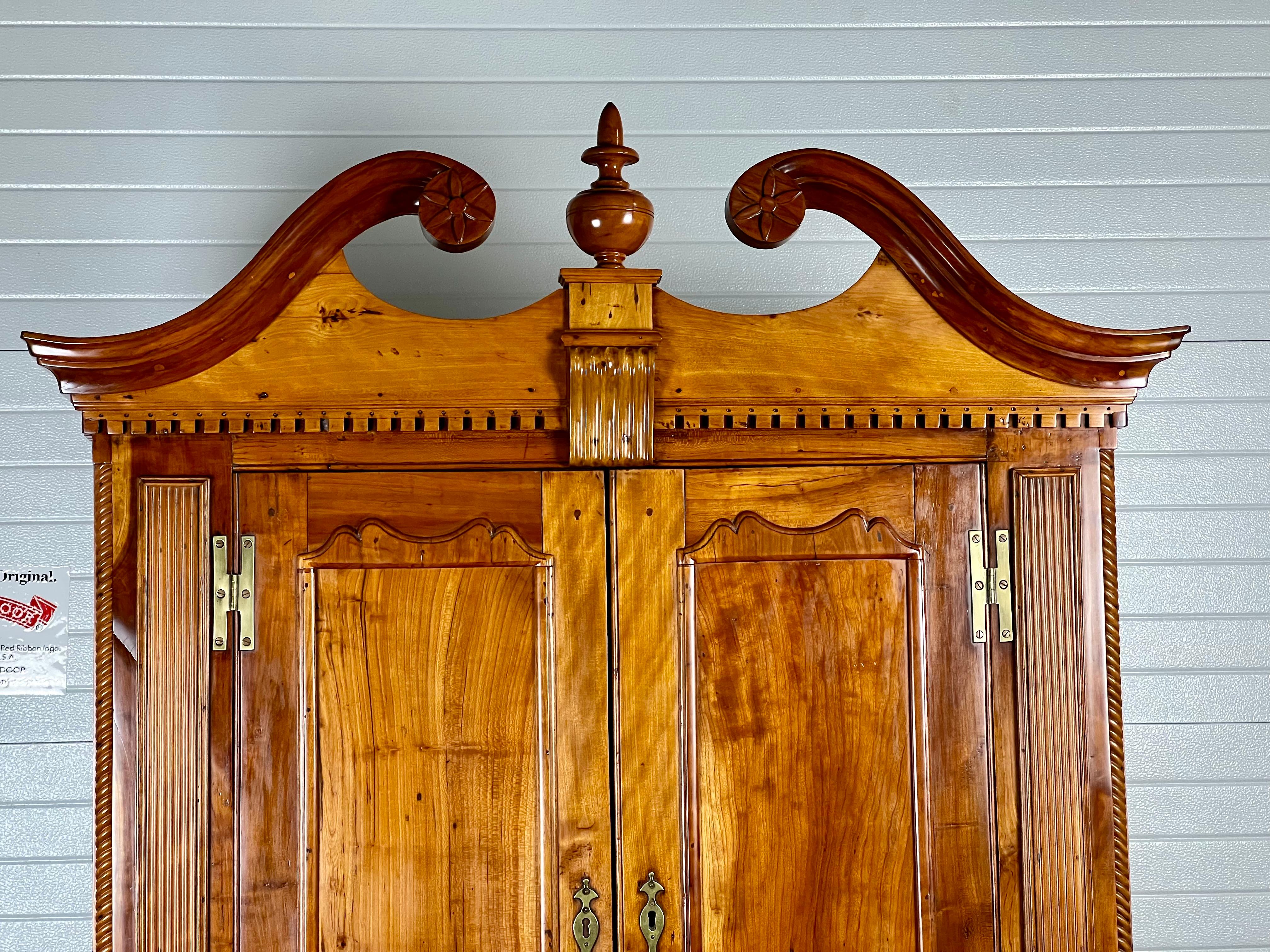 Antique New England Chippendale Cherry Linen Press c. 1760 In Good Condition In Westfield, MA