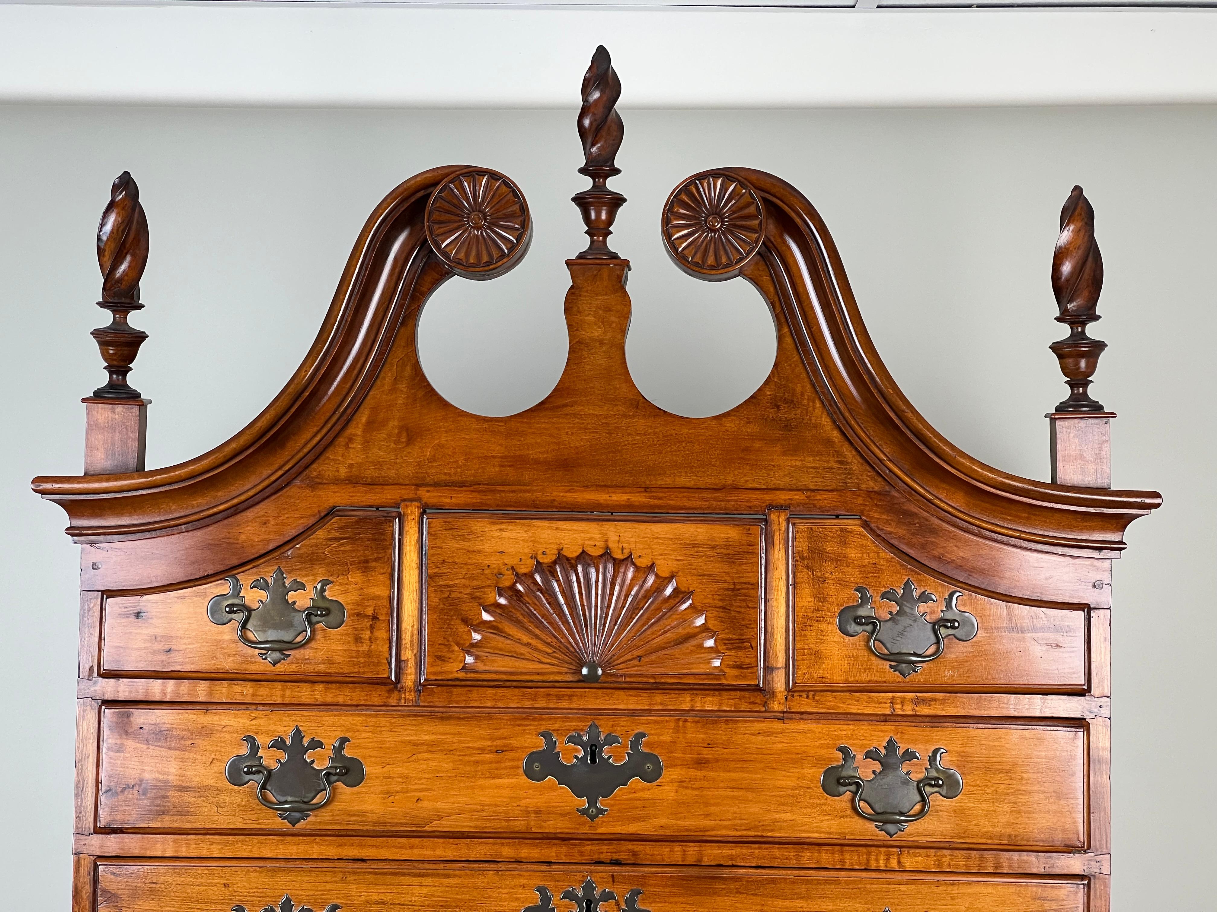 Antiker Queen Anne Ahorn-Hochlehner aus Neuengland, ca. 1760 im Zustand „Gut“ in Westfield, MA