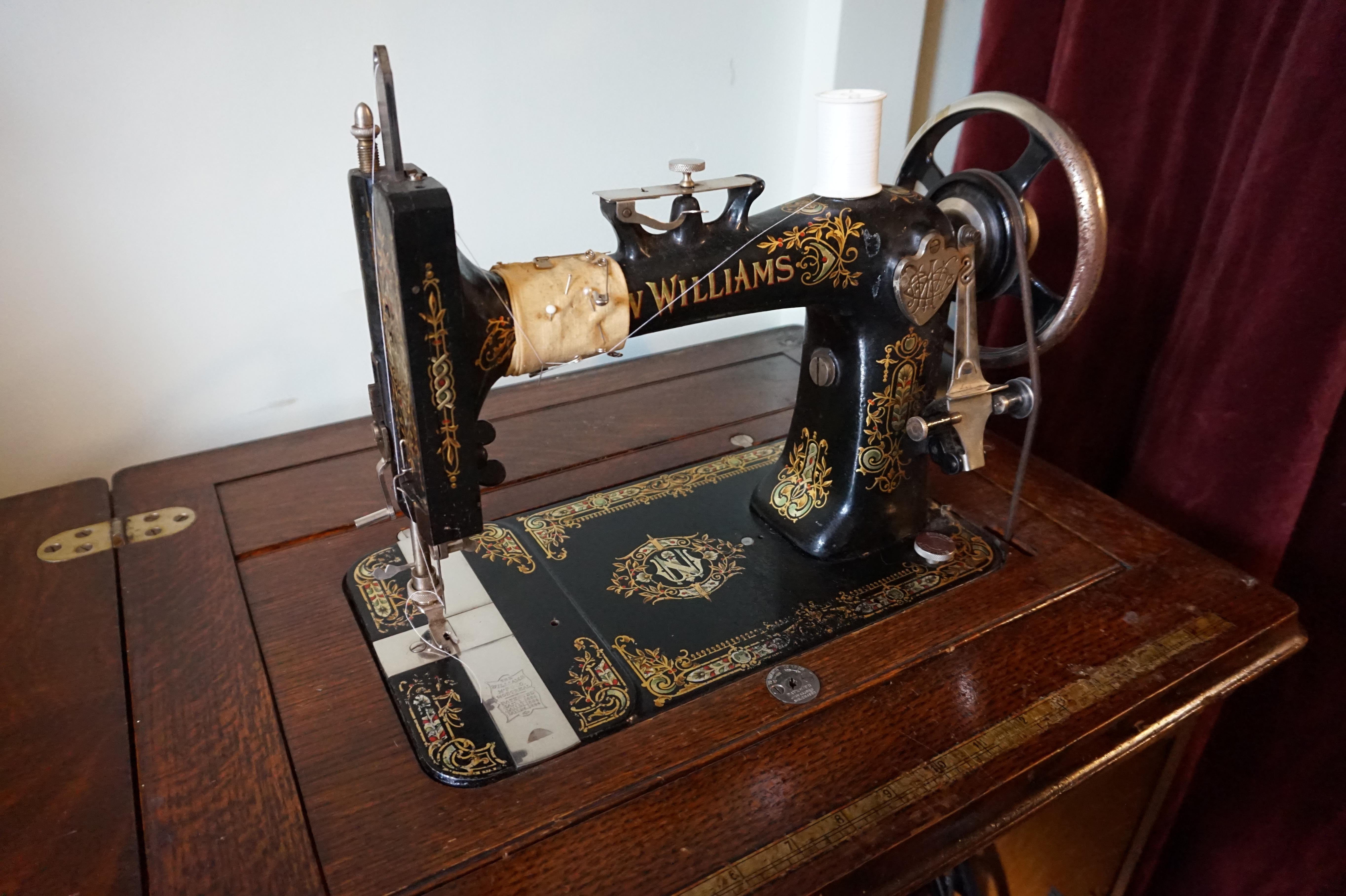 Metal Antique New Williams Arts & Crafts Leather Treadle Belt Sewing Machine Cum Table For Sale