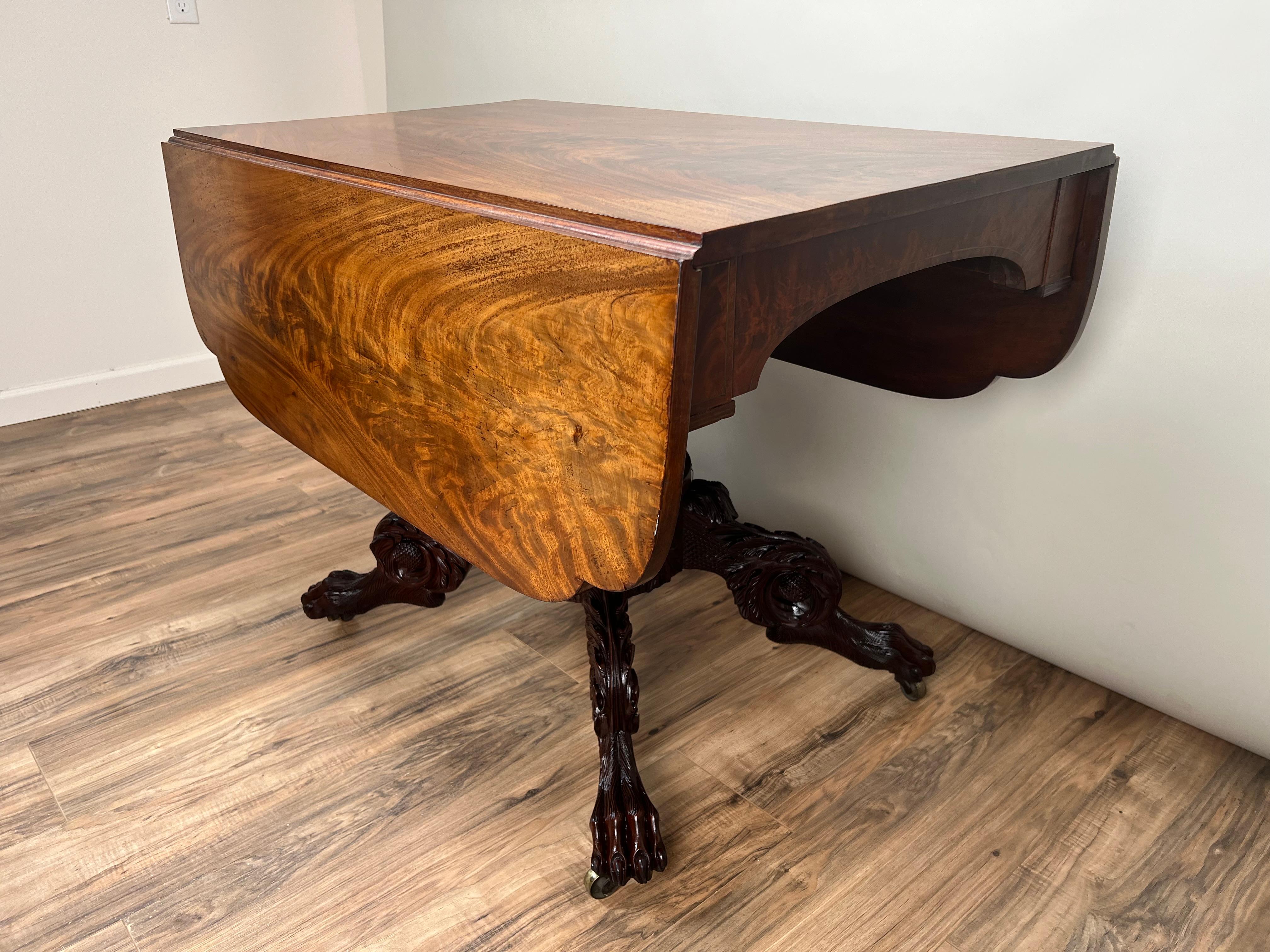 Américain Ancienne table à abattant en acajou de la période fédérale de New York A.I.C. c. 1830 en vente