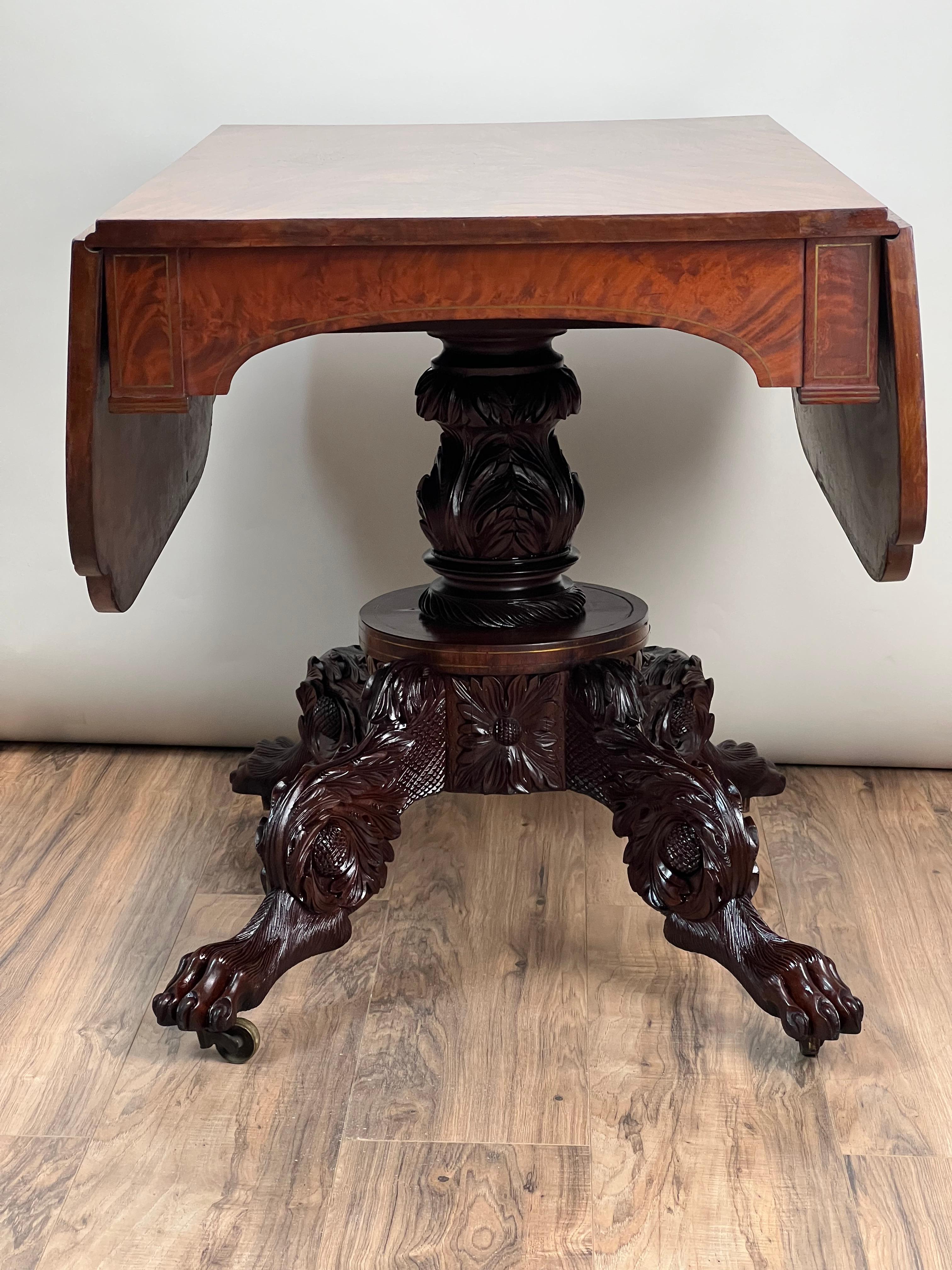 Sculpté Ancienne table à abattant en acajou de la période fédérale de New York A.I.C. c. 1830 en vente