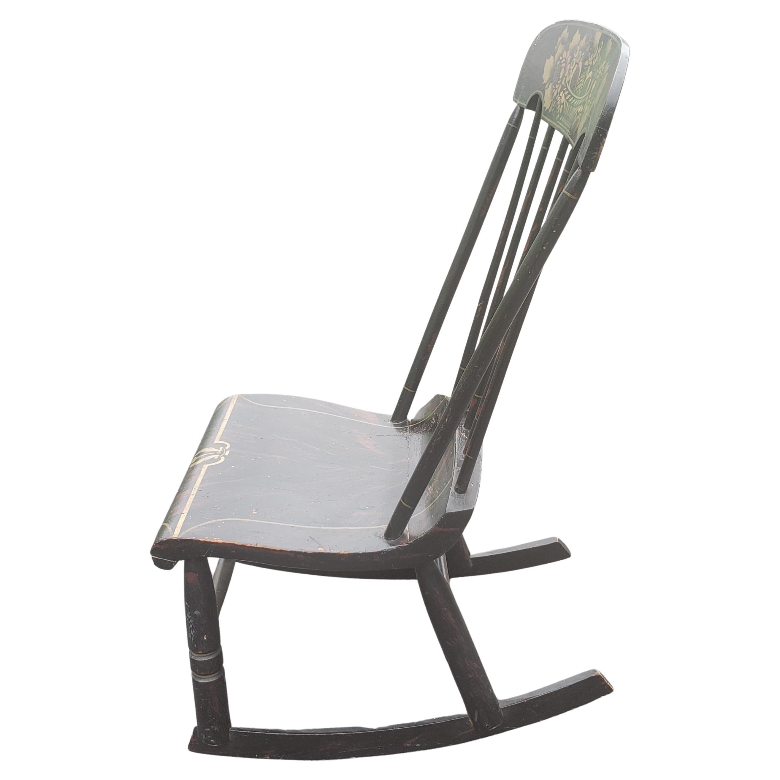 Rocker ancien de style new-yorkais en bois d'ébène peint à la main, vers 1920 Bon état - En vente à Germantown, MD