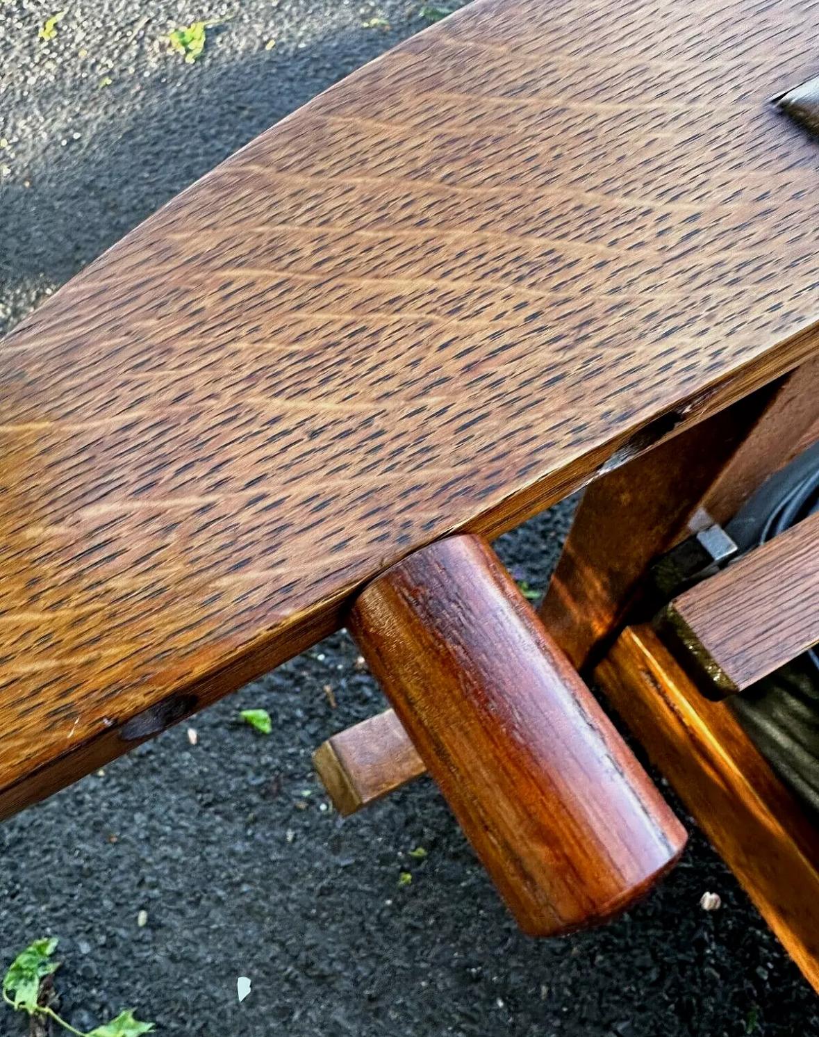 Cuir Belle chaise à bascule Stickley Morris de L&JG du début des années 1900 en vente