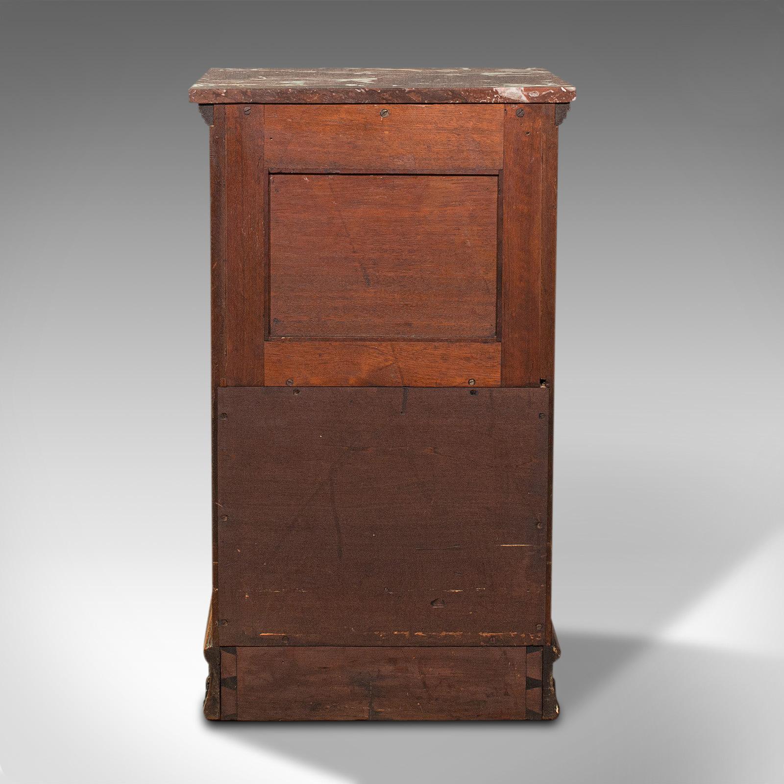 Antiker Nachttisch, englisch, Nussbaum, Nachttischschrank, Gillow & Co, viktorianisch (Viktorianisch) im Angebot