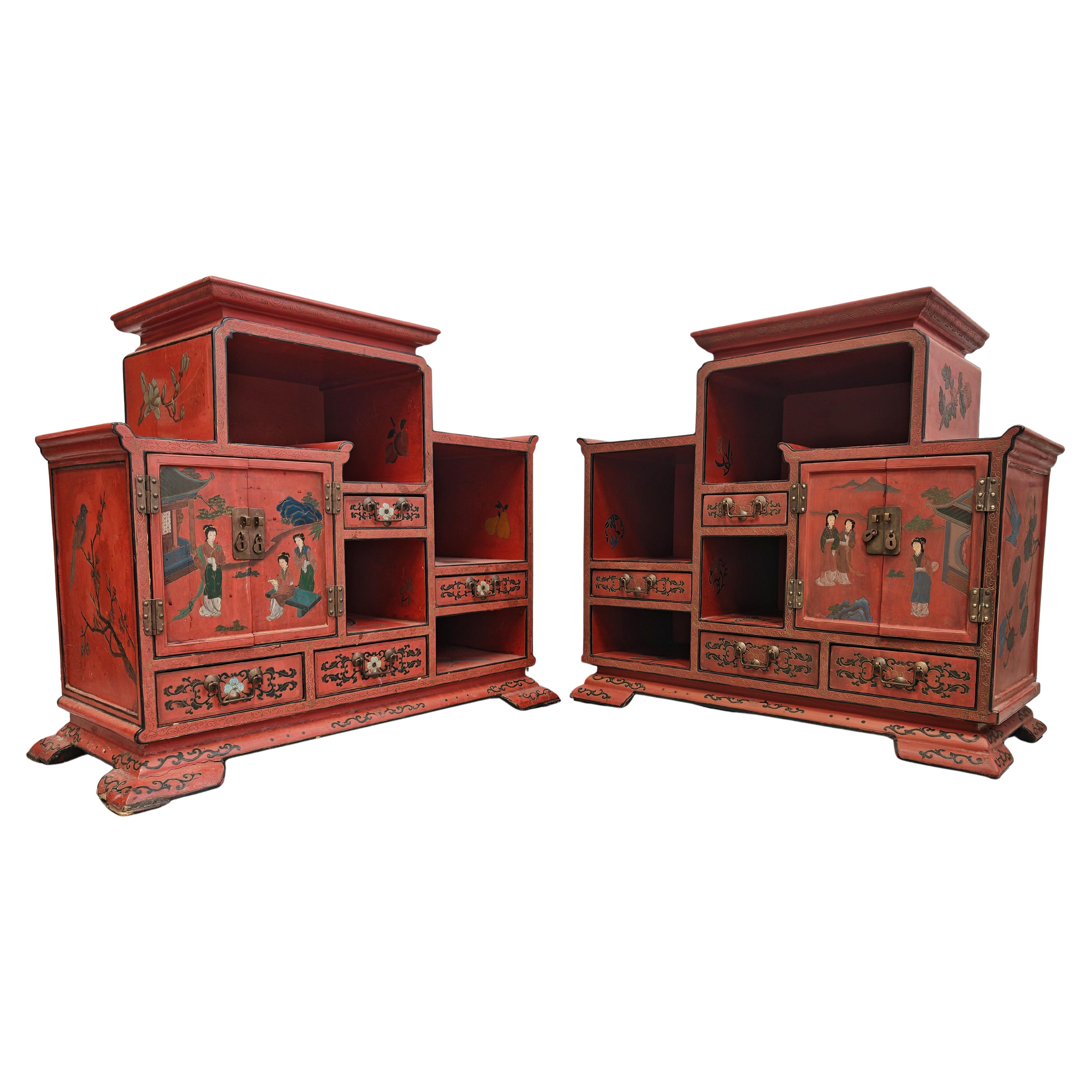 Comodini antichi in lacca rossa e ornamenti dipinti a mano, Cina, 1800