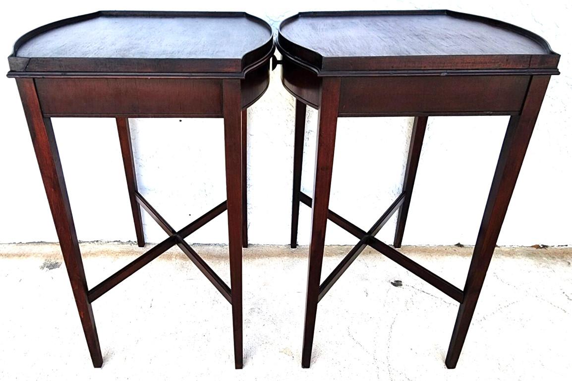 Antique Nightstands Side Tables Mahogany Set of 2 In Good Condition In Lake Worth, FL