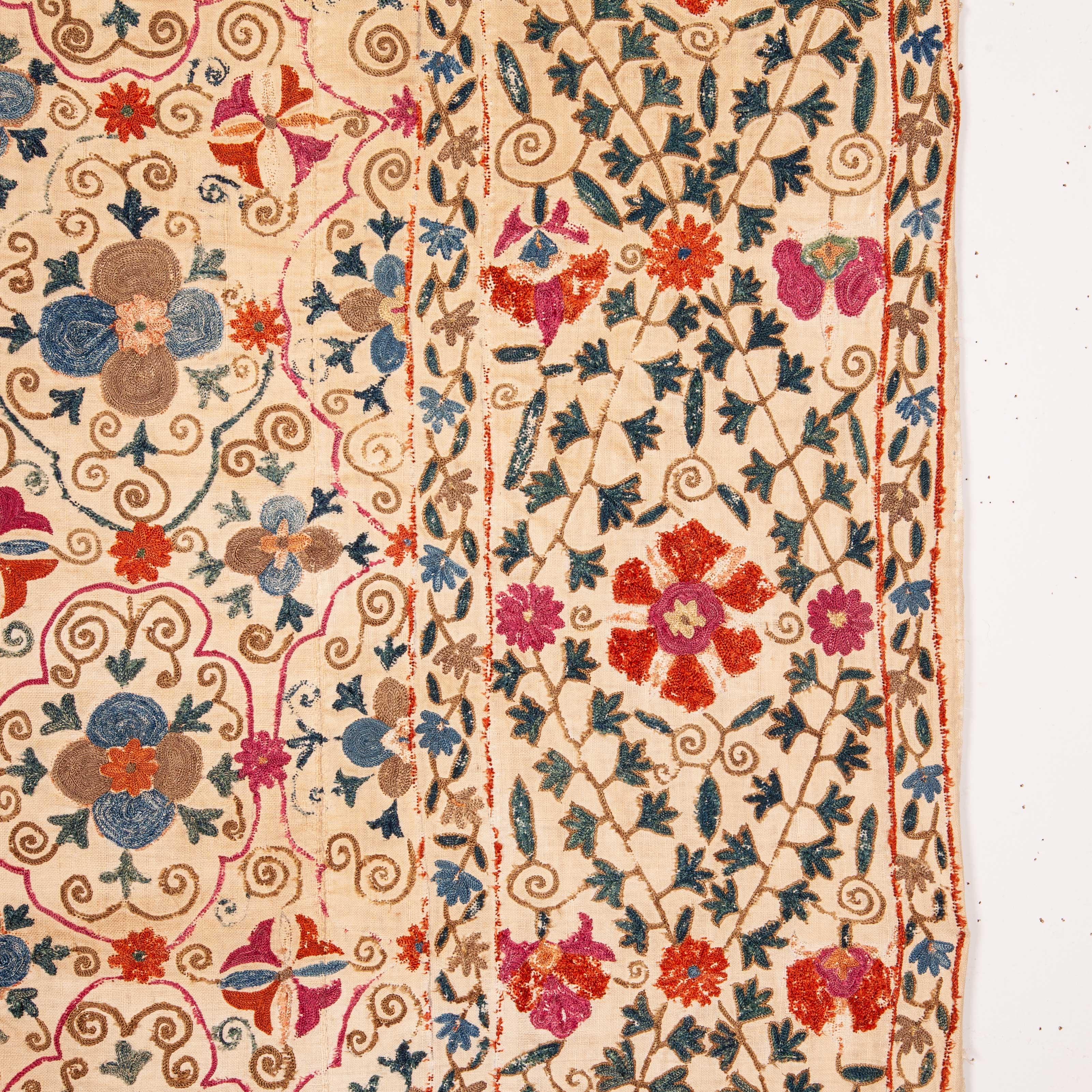 Antique Nim Suzani from Bukhara Uzbekistan, 19th Century In Good Condition In Istanbul, TR