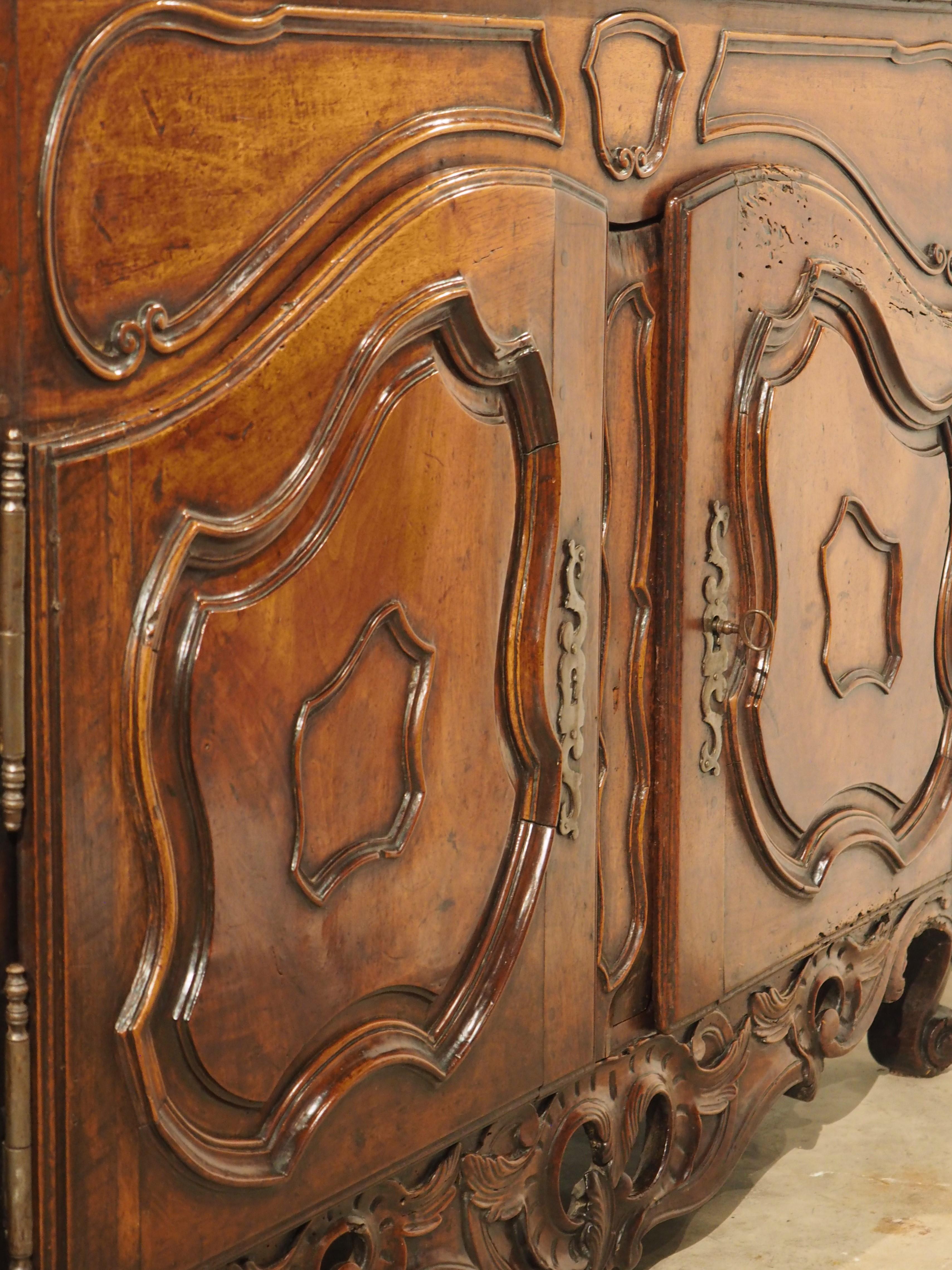 Antique Nimoise Buffet in Carved Walnut, Provence France, Circa 1750 For Sale 8