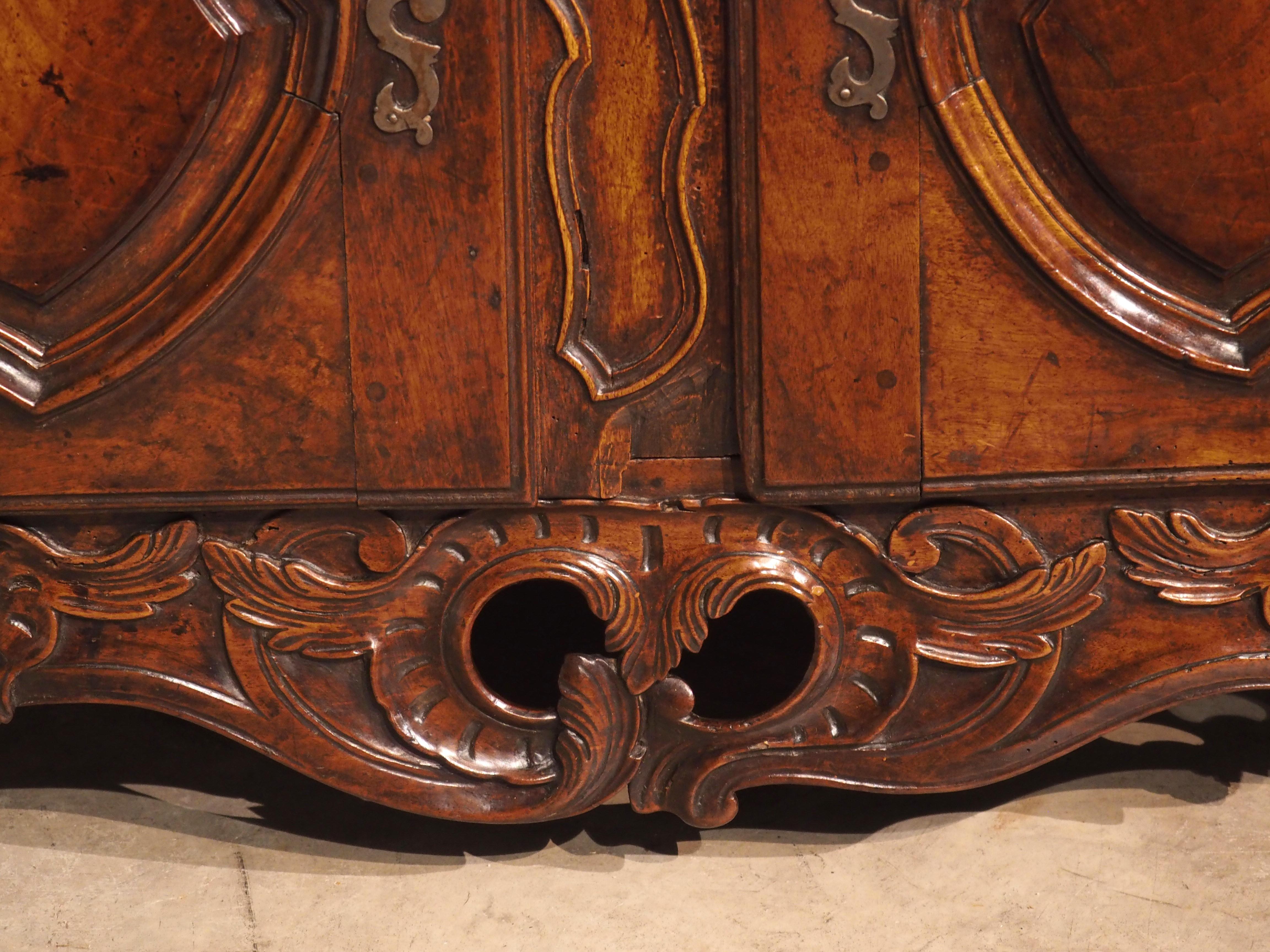 Louis XV Antique Nimoise Buffet in Carved Walnut, Provence France, Circa 1750 For Sale