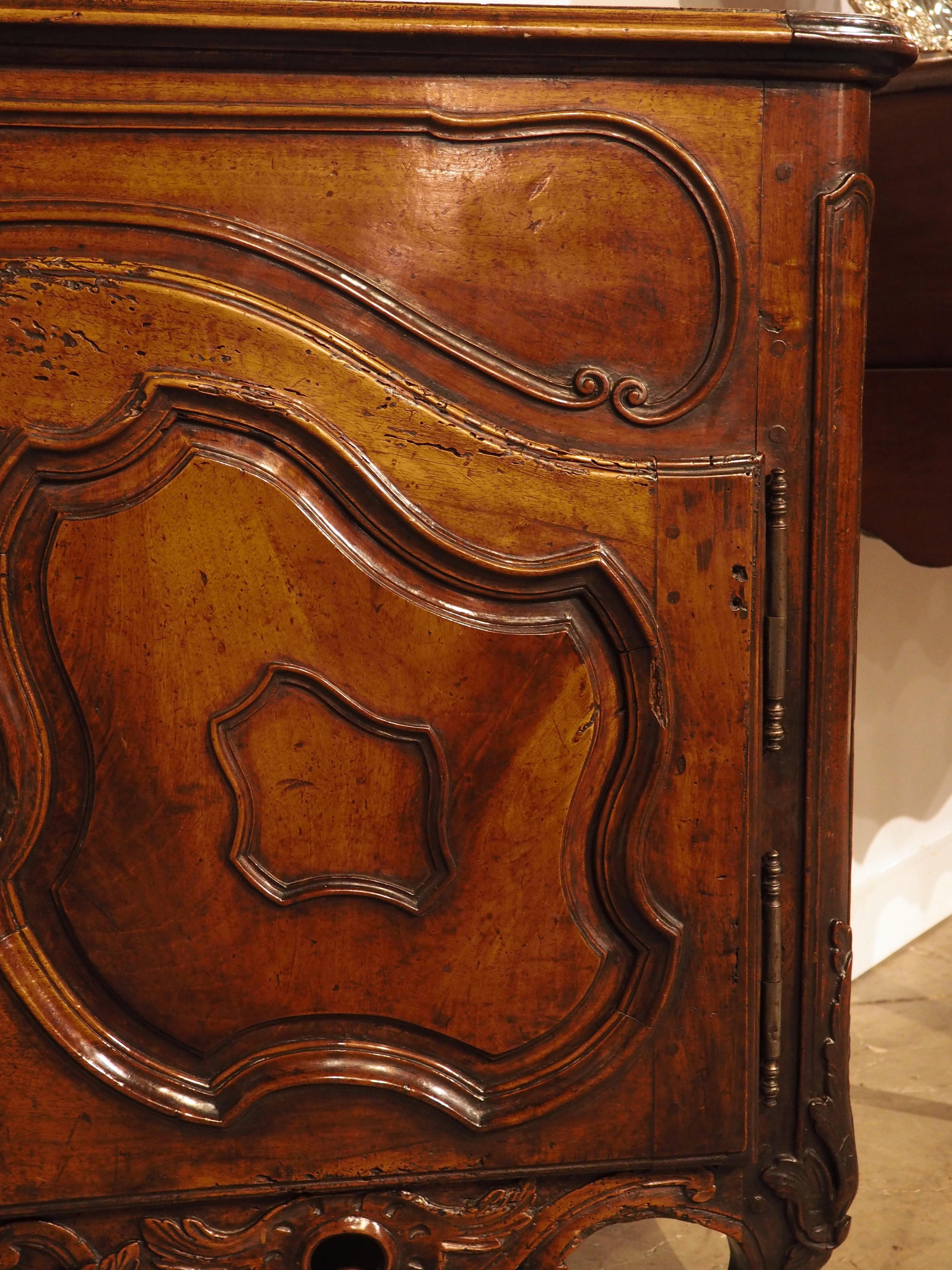 Antique Nimoise Buffet in Carved Walnut, Provence France, Circa 1750 In Good Condition For Sale In Dallas, TX