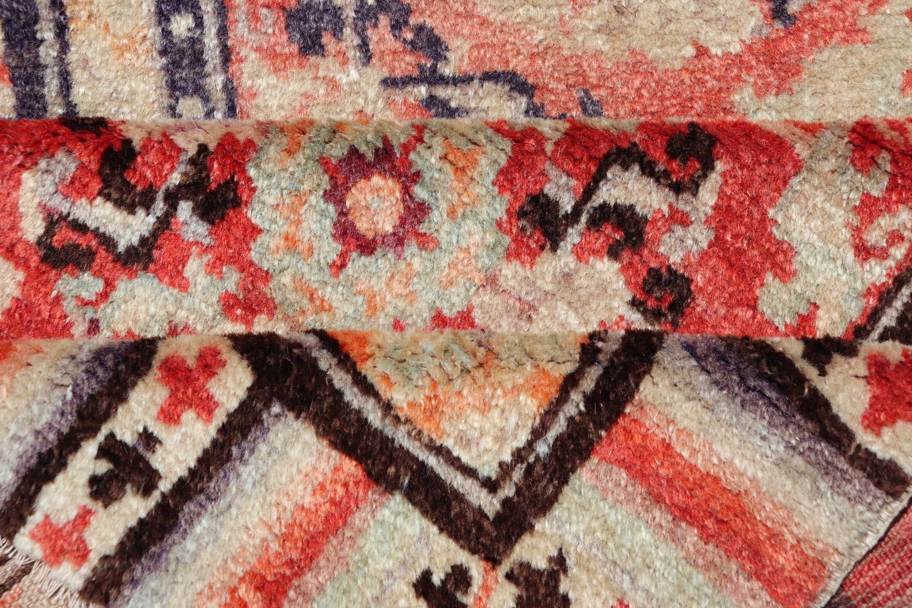 Antique Ningxia Chinese Rug with Medallion Design 2'5 x 5'8 For Sale 3