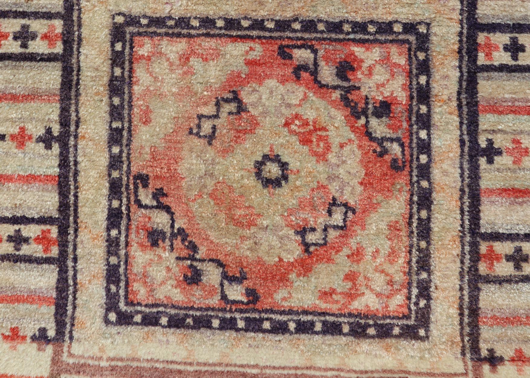 Hand-Knotted Antique Ningxia Chinese Rug with Medallion Design 2'5 x 5'8 For Sale