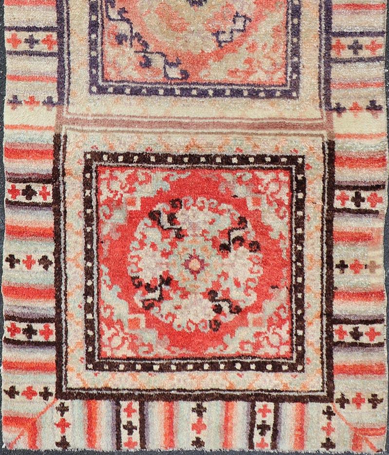 Antique Ningxia Chinese Rug with Medallion Design 2'5 x 5'8 For Sale 1