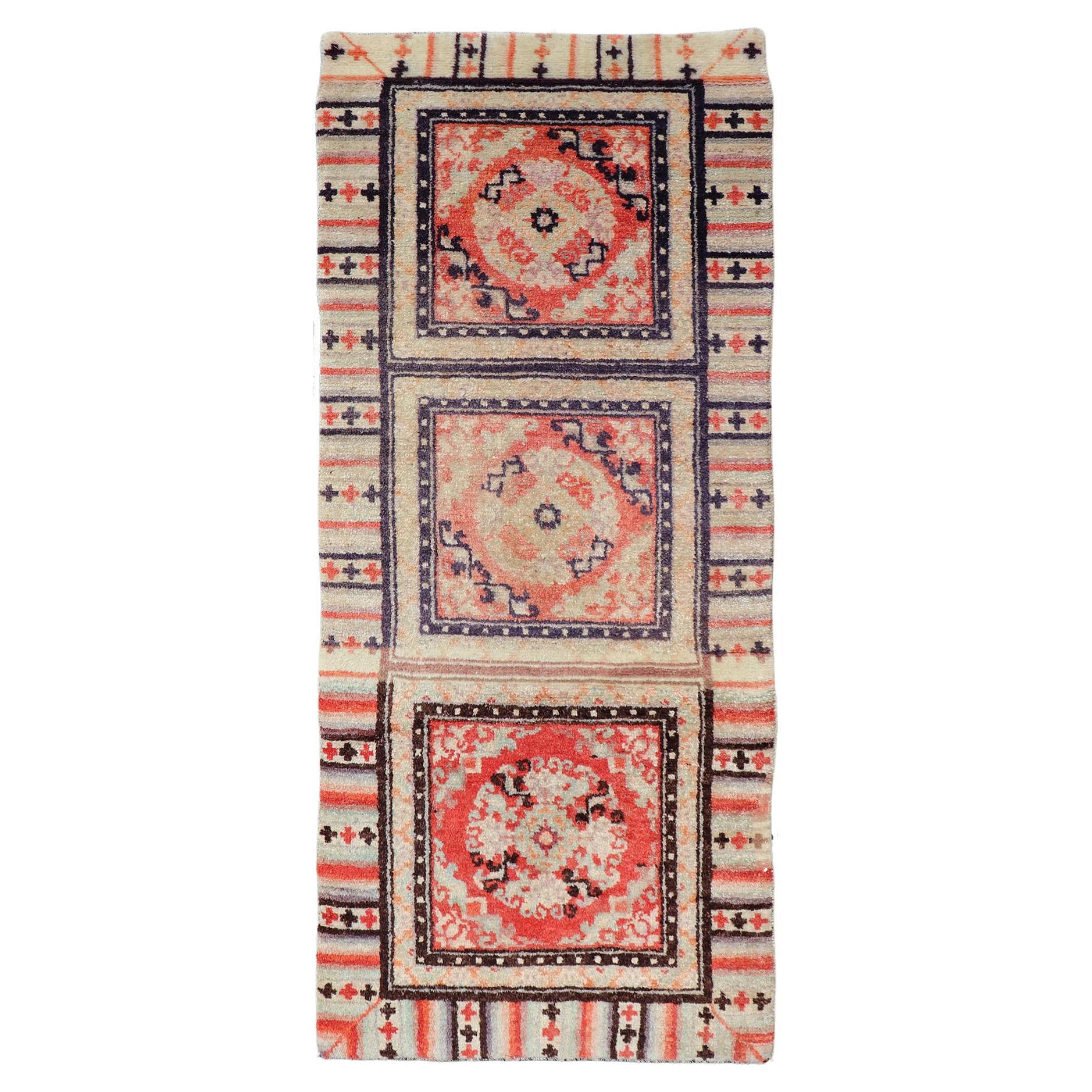 Antique Ningxia Chinese Rug with Medallion Design 2'5 x 5'8 For Sale