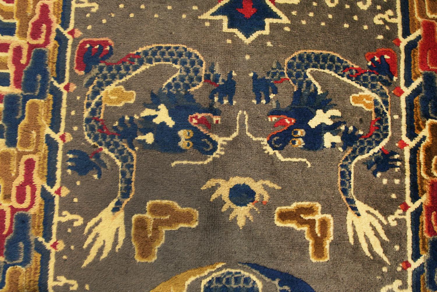 Autre Tapis Ningxia ancien à motif de dragon en vente