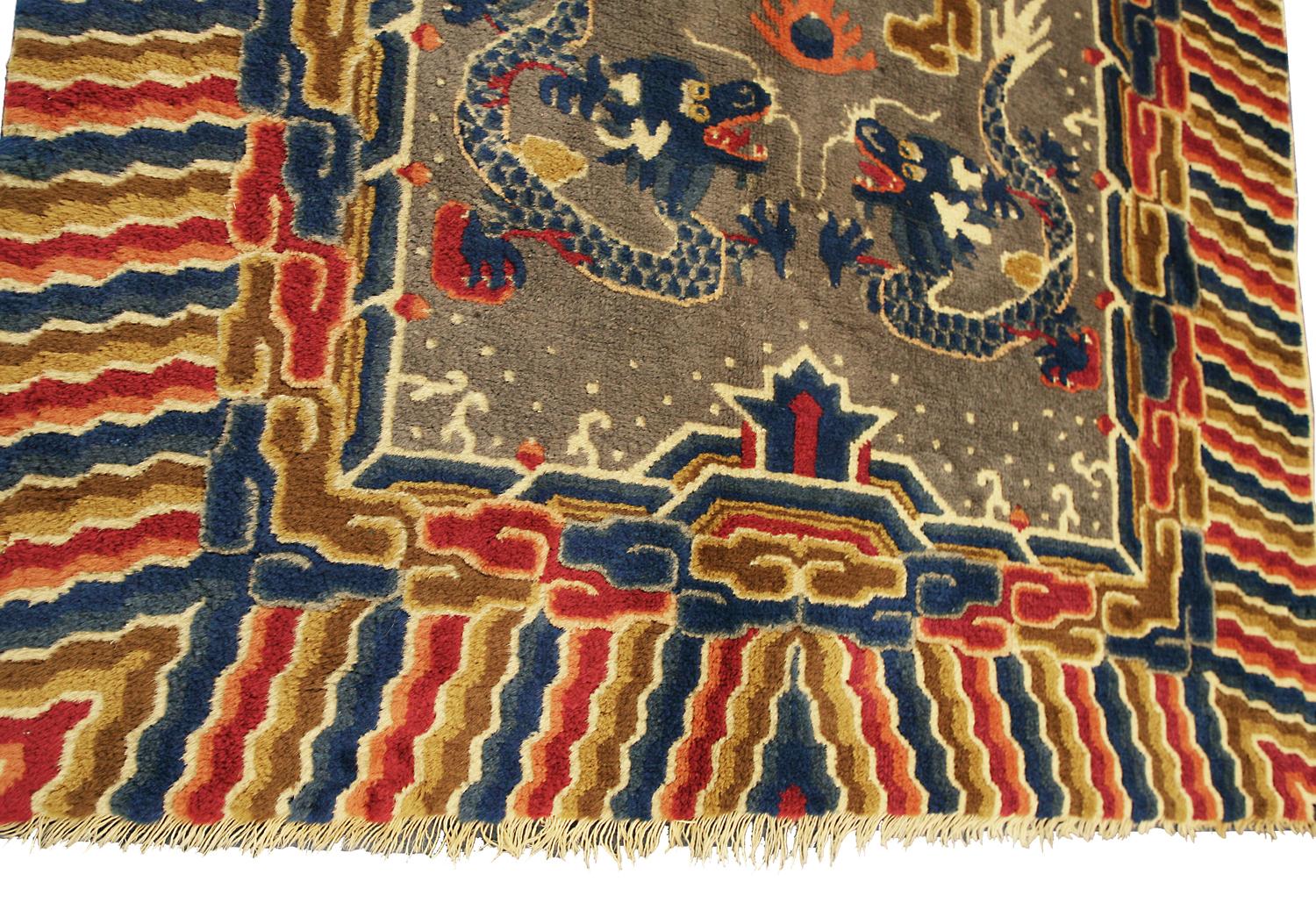 Tapis Ningxia ancien à motif de dragon Bon état - En vente à Ferrara, IT
