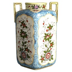 Antique vase à double poignée en porcelaine peint à la main de Nippon à motifs floraux, vers 1920