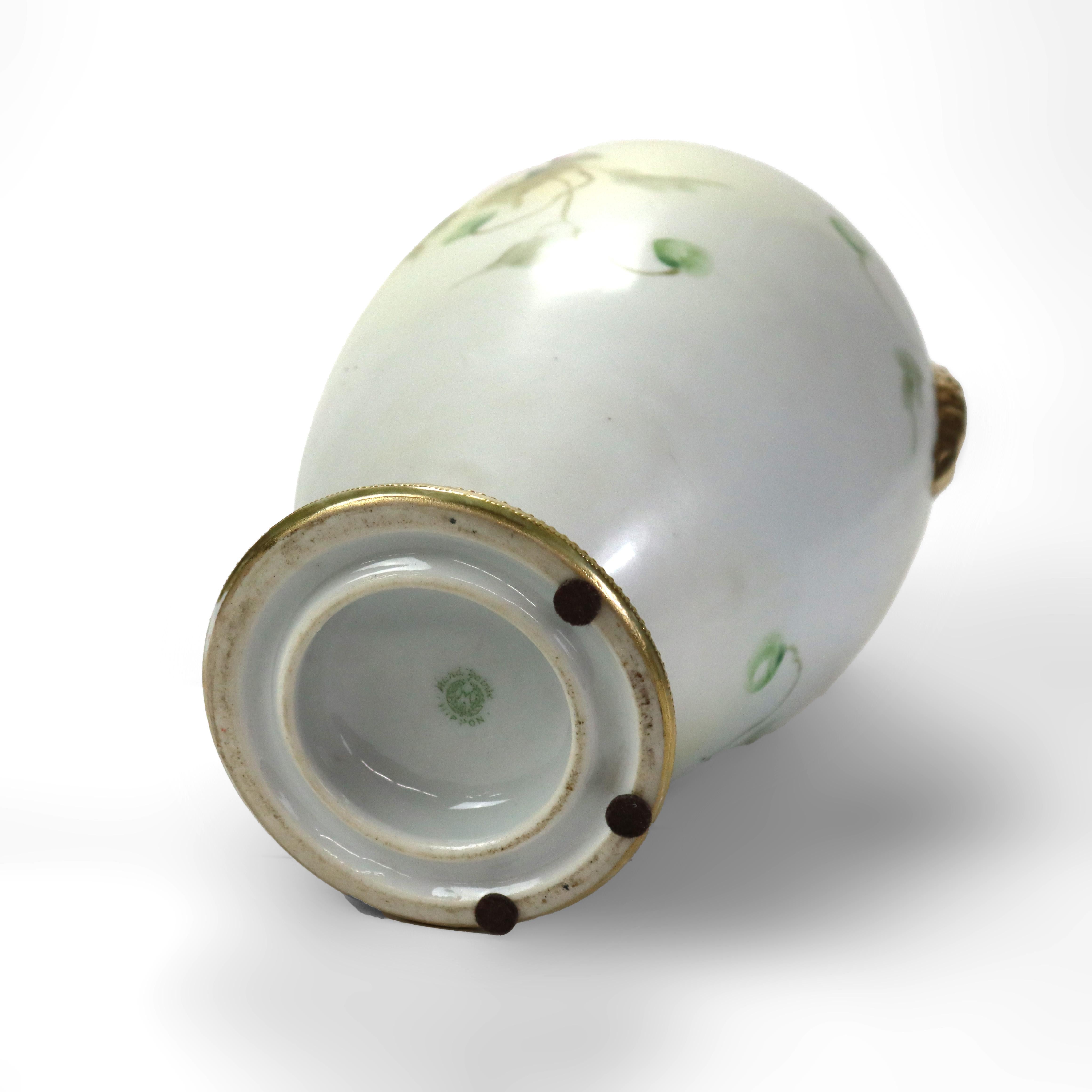 Vase ancien en porcelaine fleurie peinte à la main Nippon signé C1920 en vente 6