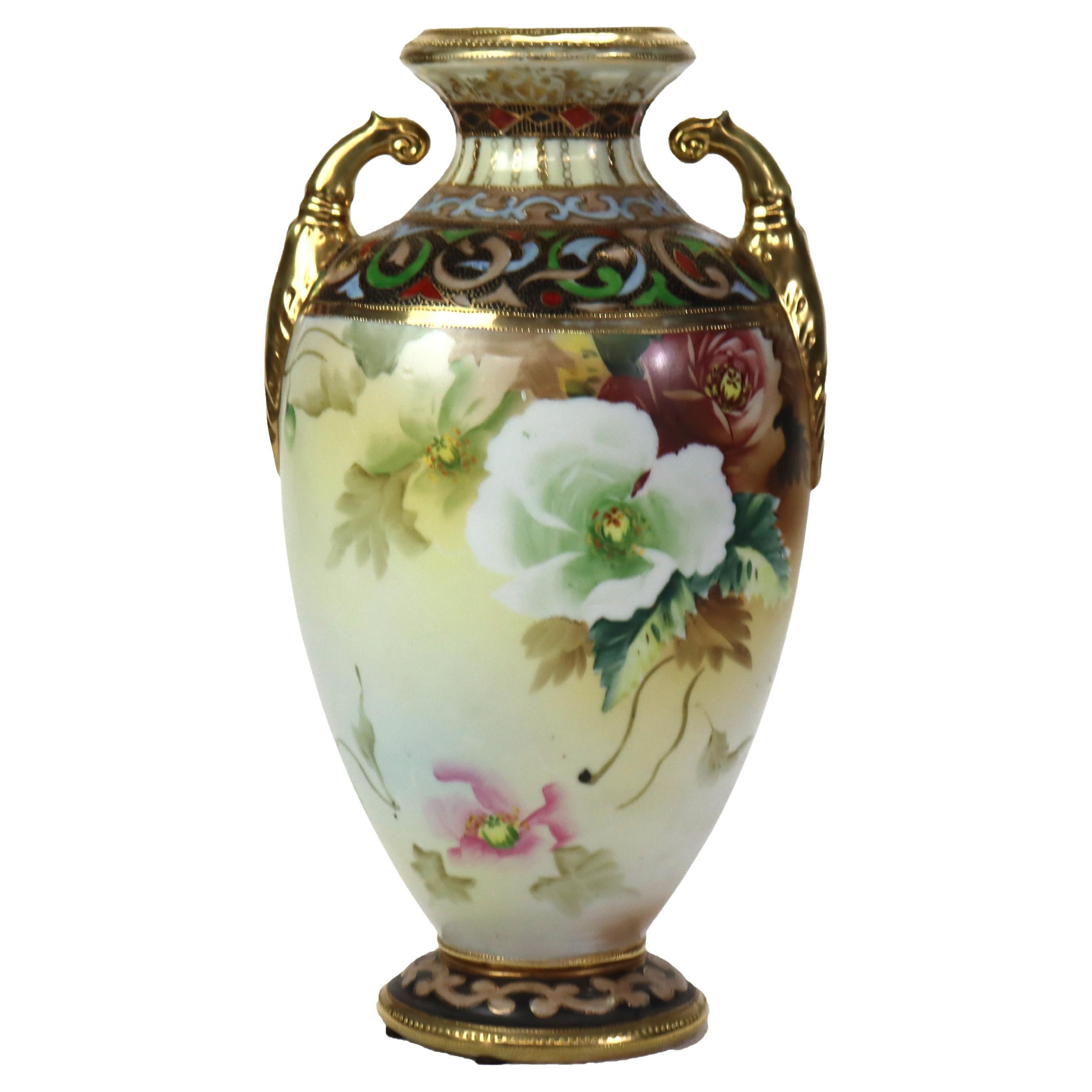 Antico vaso di porcellana Nippon dipinto a mano con motivi floreali, firmato C1920