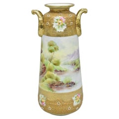 Antiguo Jarrón de Porcelana Nipón Pintado a Mano con Escena de Lago Art Nouveau de Dos Asas
