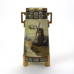 Antiguo jarrón de porcelana pintado a mano con pie de molino de viento pintado a mano C1920