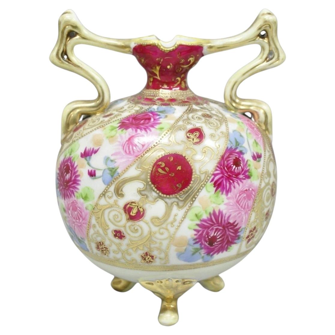 Antique Nippon Moriage Porcelain Twin Handle Ball Vase with Hand Painted Roses (B) en vente