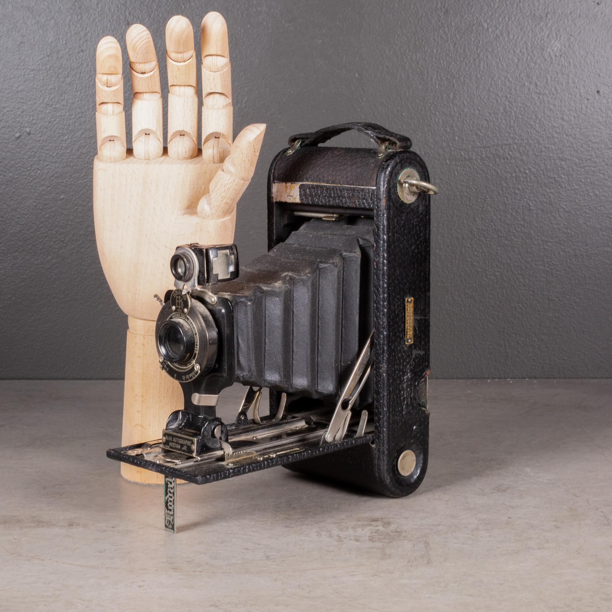 ABOUT  

The body of camera is leather wrapped with a leather handle and brass and chrome accents. It folds smoothly closed to 1.75 inches. Solid brass 