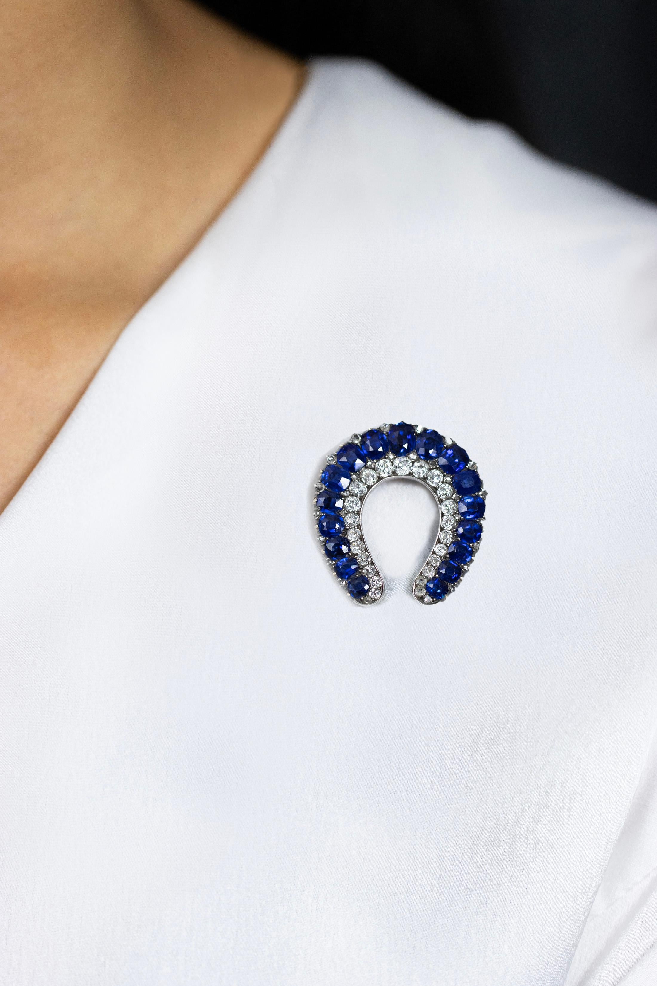 Antique No-Heat Blue Sapphire and Diamond Horseshoe Brooch In Good Condition For Sale In New York, NY