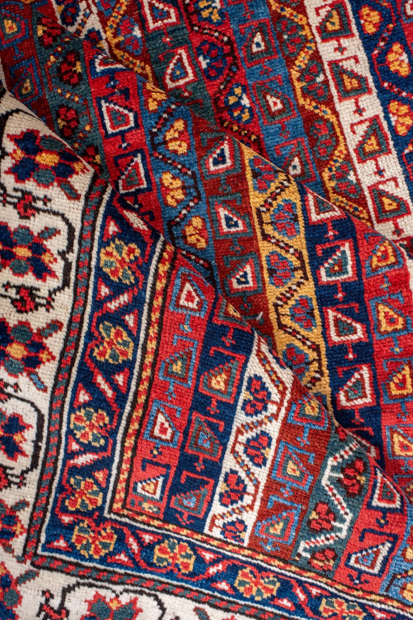 Antiker Nomadic-Perserteppich mit einzigartigem Stammesstreifen-Design (Wolle) im Angebot