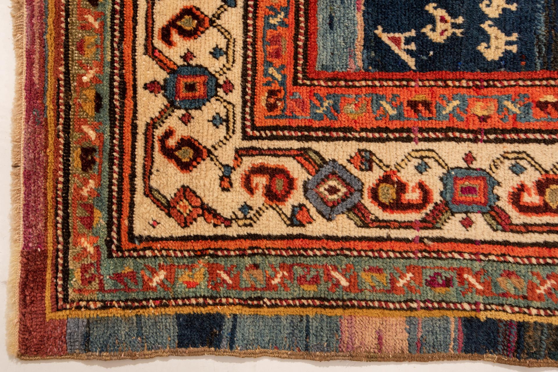 Antique Nord-Eastern Gallery Carpet In Excellent Condition For Sale In Alessandria, Piemonte