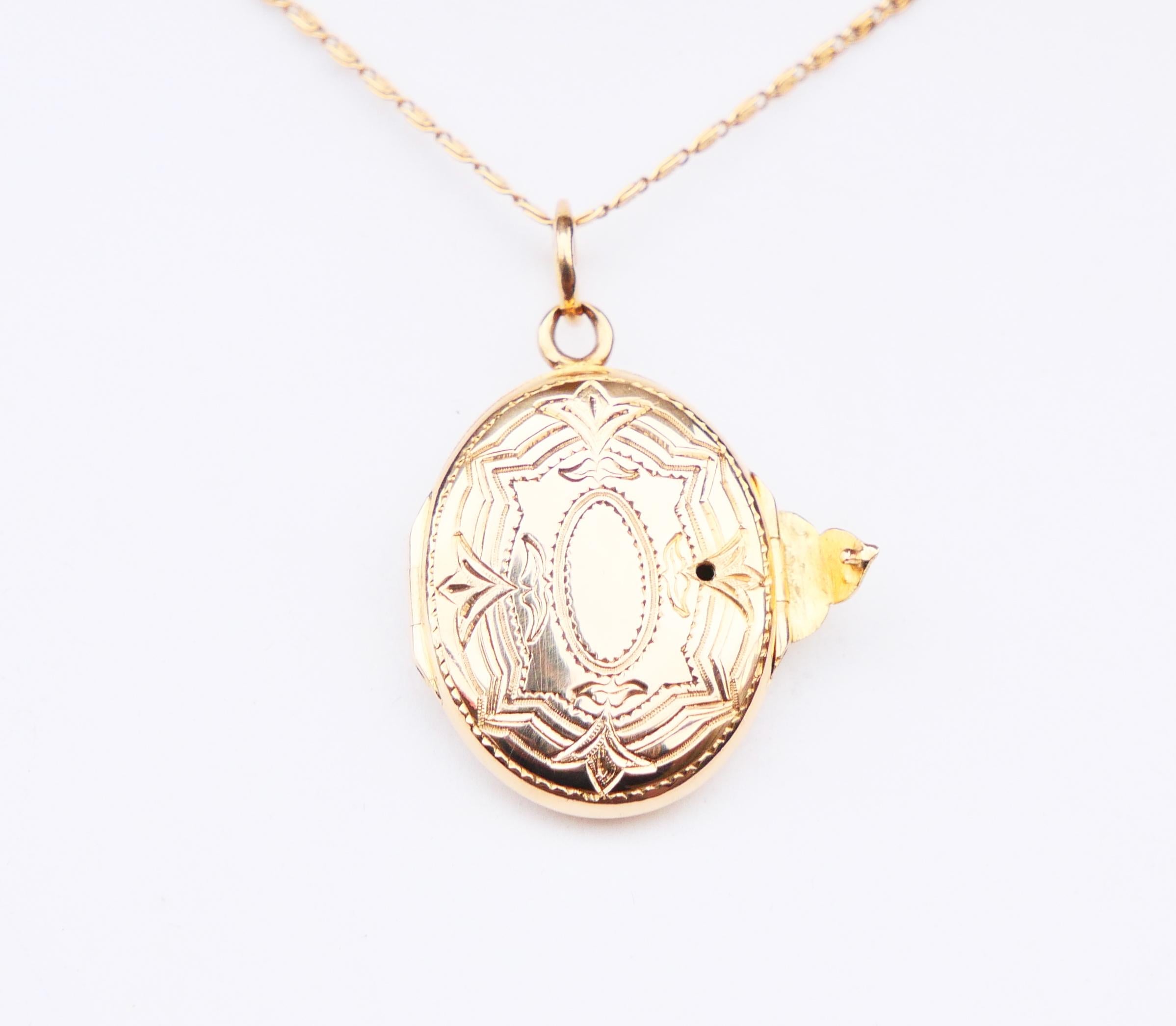 Antique Nordic Pendant Picture Locket oval solid 18K Yellow Gold/ 4.35gr For Sale 2