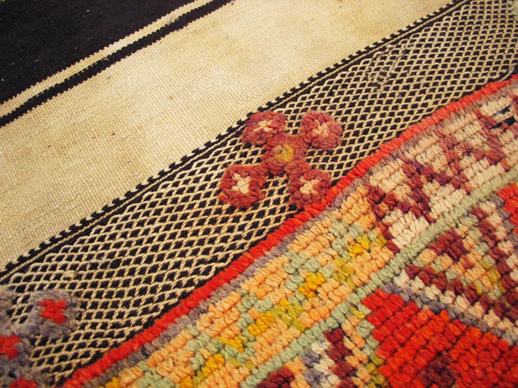 Hand-Woven Early 20th Century Moroccan Mixed Technique Flat-Weave & Pile carpet (5'4