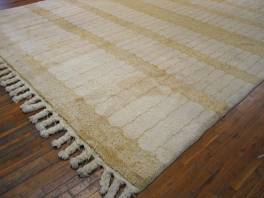 Mid 20th Century Moroccan Minimalist Carpet ( 12' x 15' - 366 x 458 cm ) For Sale 2