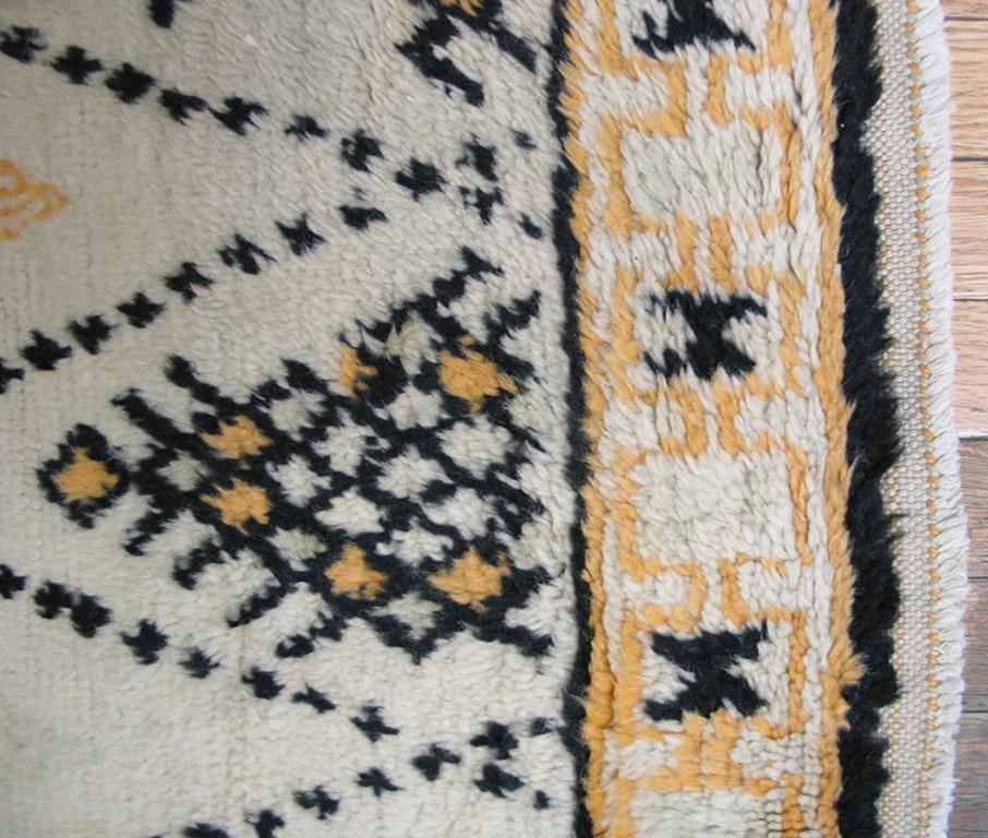 Antique North African Moroccan Rug In Good Condition For Sale In New York, NY