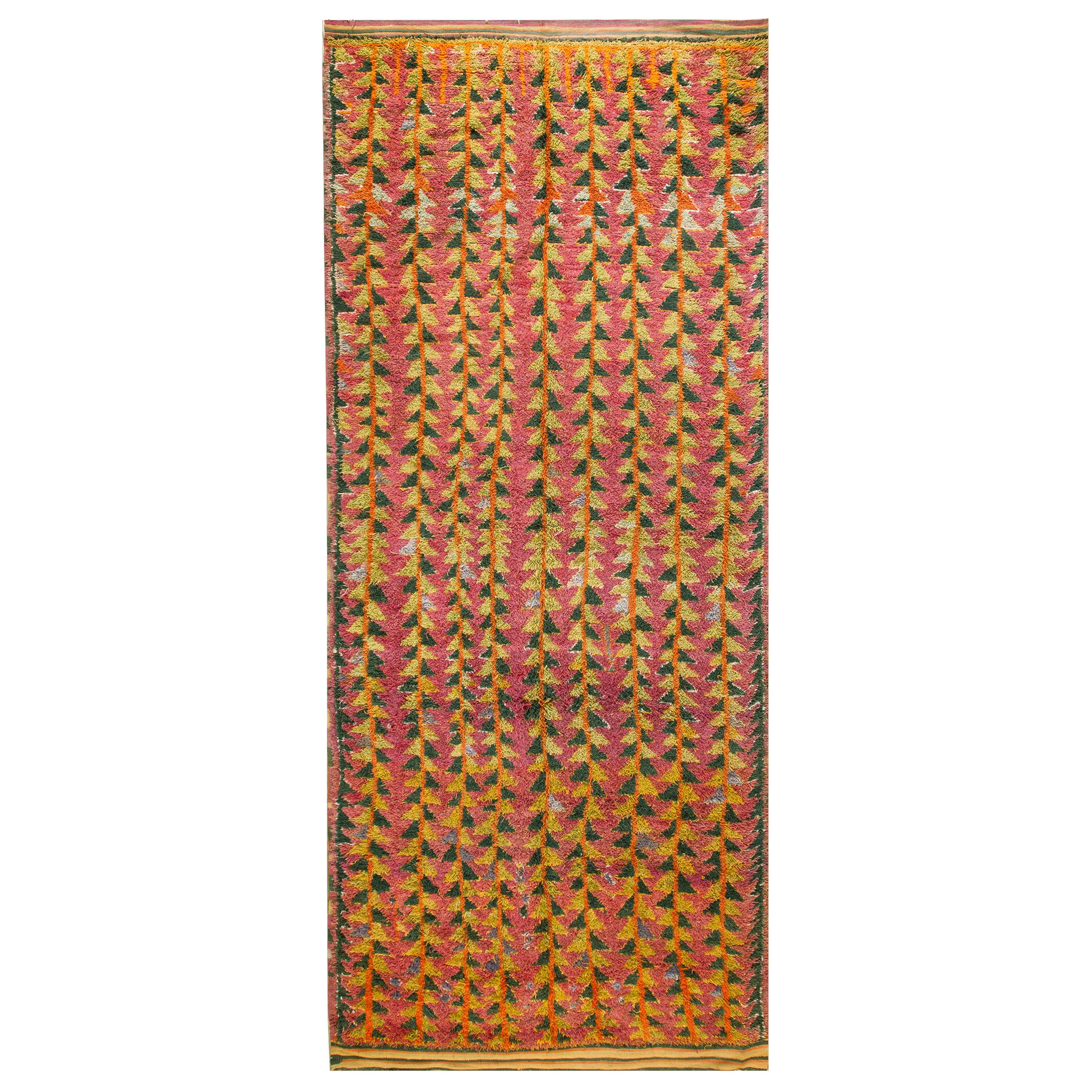 Marokkanischer Galerieteppich aus der Mitte des 20. Jahrhunderts ( 6'6" x 15'10" - 198 x 483") im Angebot