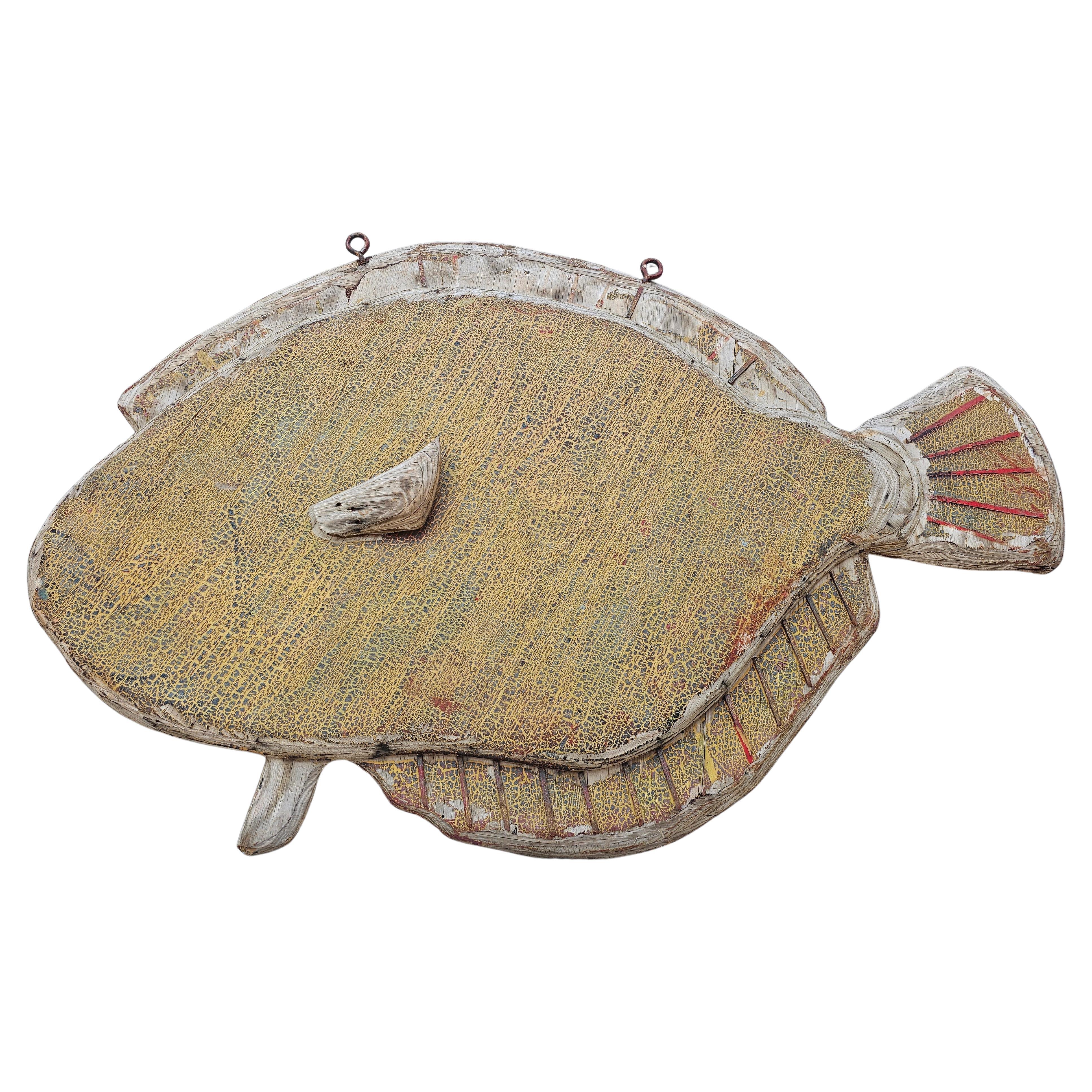 Ancienne enseigne de vente au détail en bois peinte de poissons flottants de Caroline du Nord